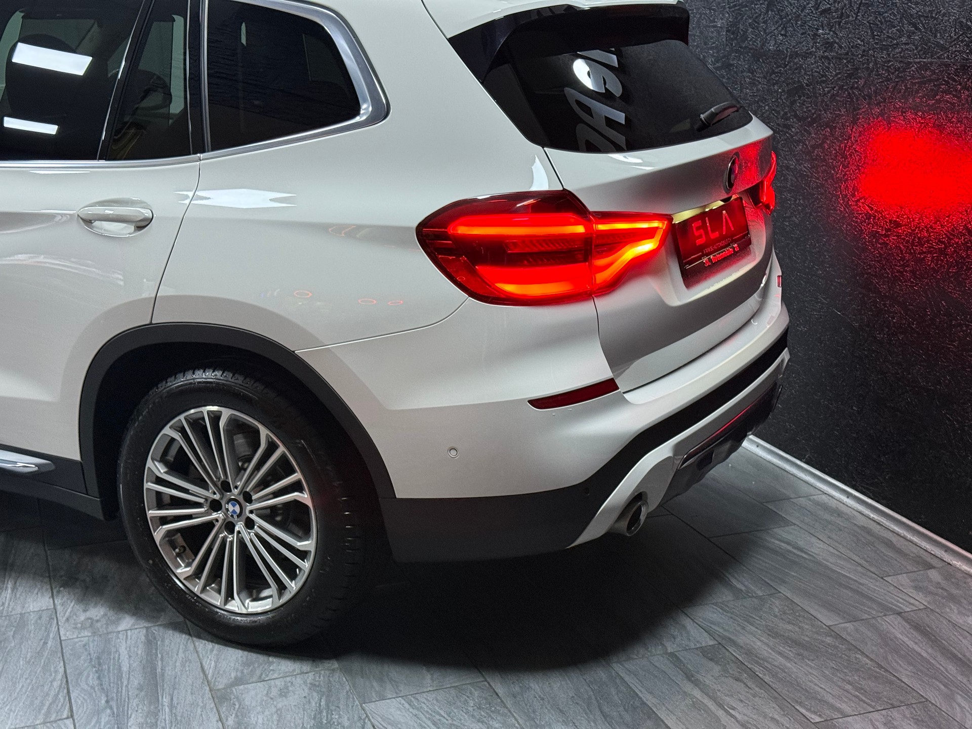 BMW X3 xDrive 20d Luxury Line Steptronic-image-2