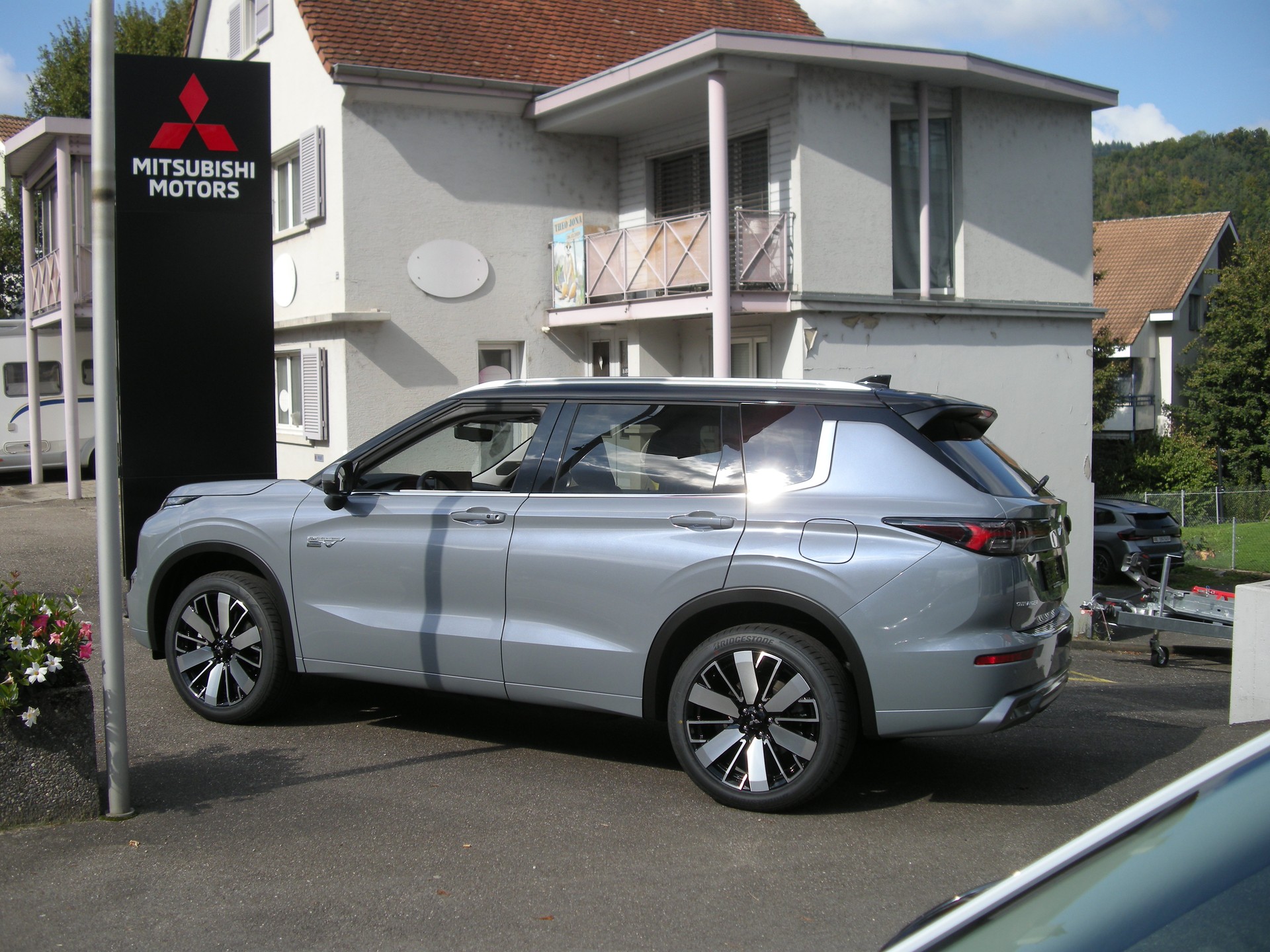 MITSUBISHI Outlander 2.4 PHEV Instyle 4WD Automatic 4 Winterreäder Gratis-image-8