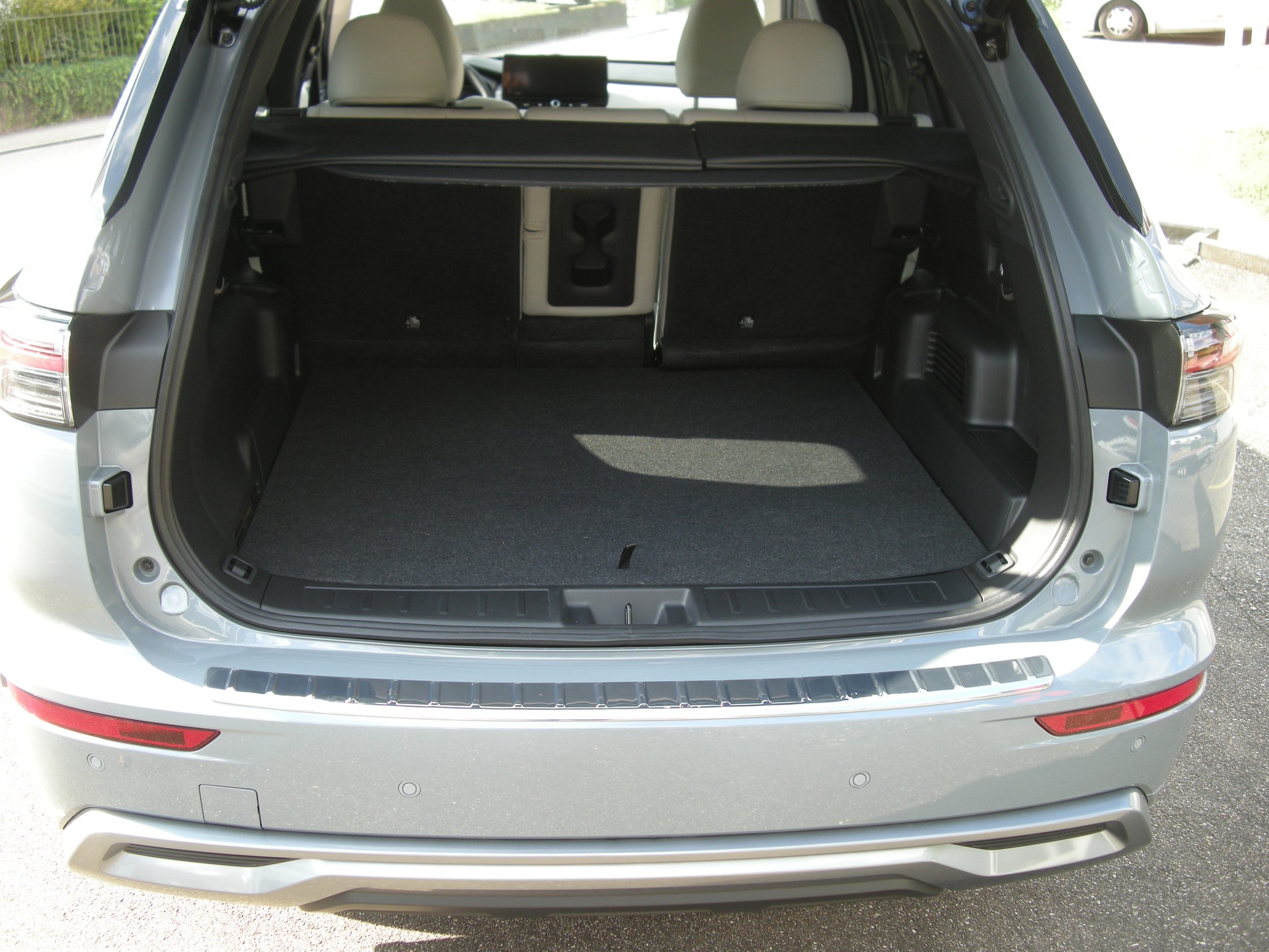 MITSUBISHI Outlander 2.4 PHEV Instyle 4WD Automatic 4 Winterreäder Gratis-image-4