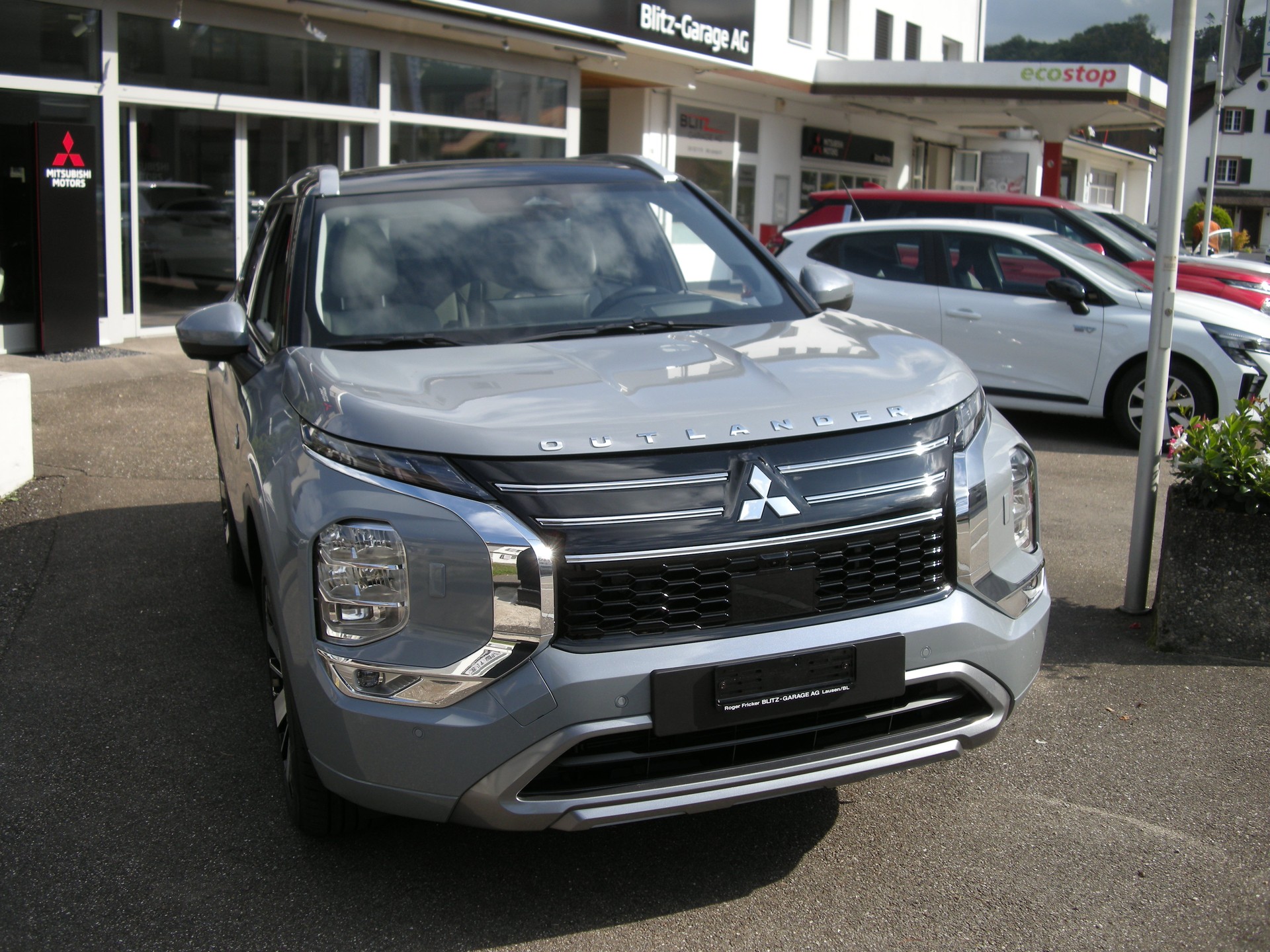 MITSUBISHI Outlander 2.4 PHEV Instyle 4WD Automatic 4 Winterreäder Gratis-image-6