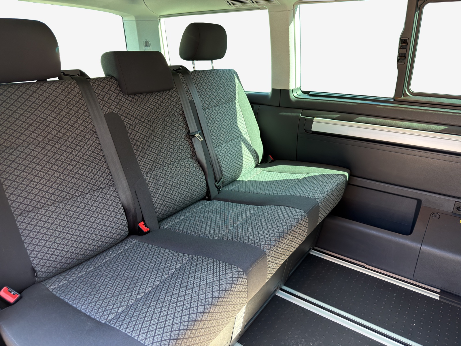 VW T6.1 California 2.0 TDI Beach Edition Liberty DSG-image-12