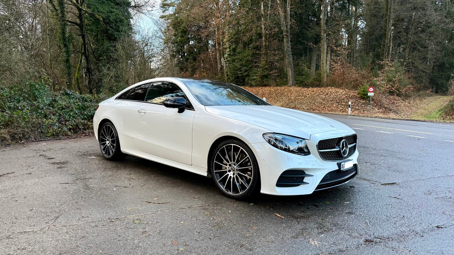 MERCEDES-BENZ E 300 Coupé AMG Line 9G-Tronic-image-1