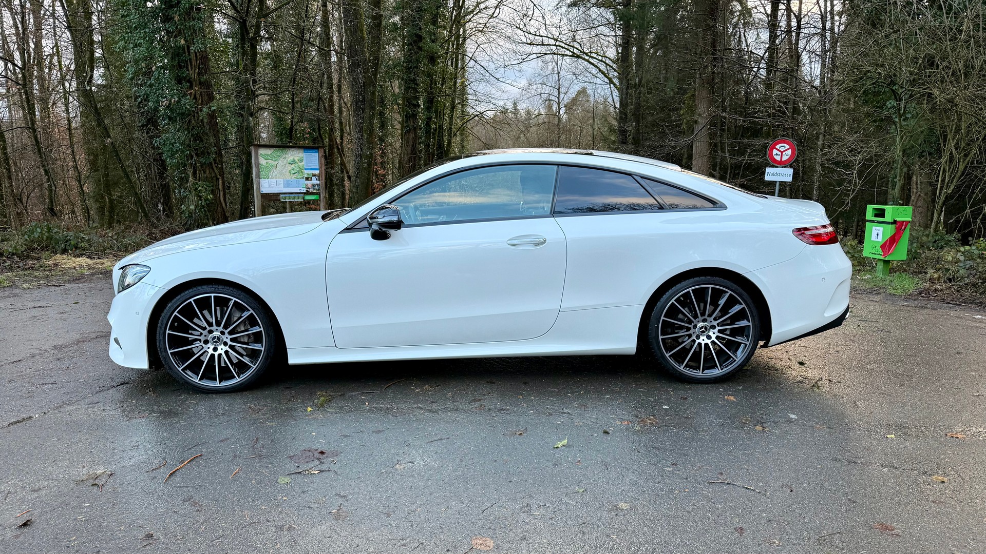 MERCEDES-BENZ E 300 Coupé AMG Line 9G-Tronic-image-6