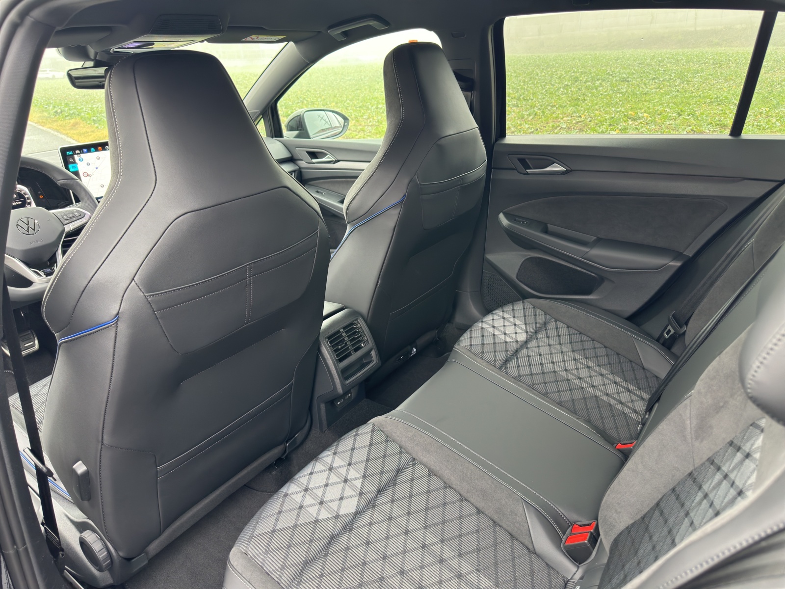 VW Golf 1.5 e TSI mHEV R-Line DSG-image-17