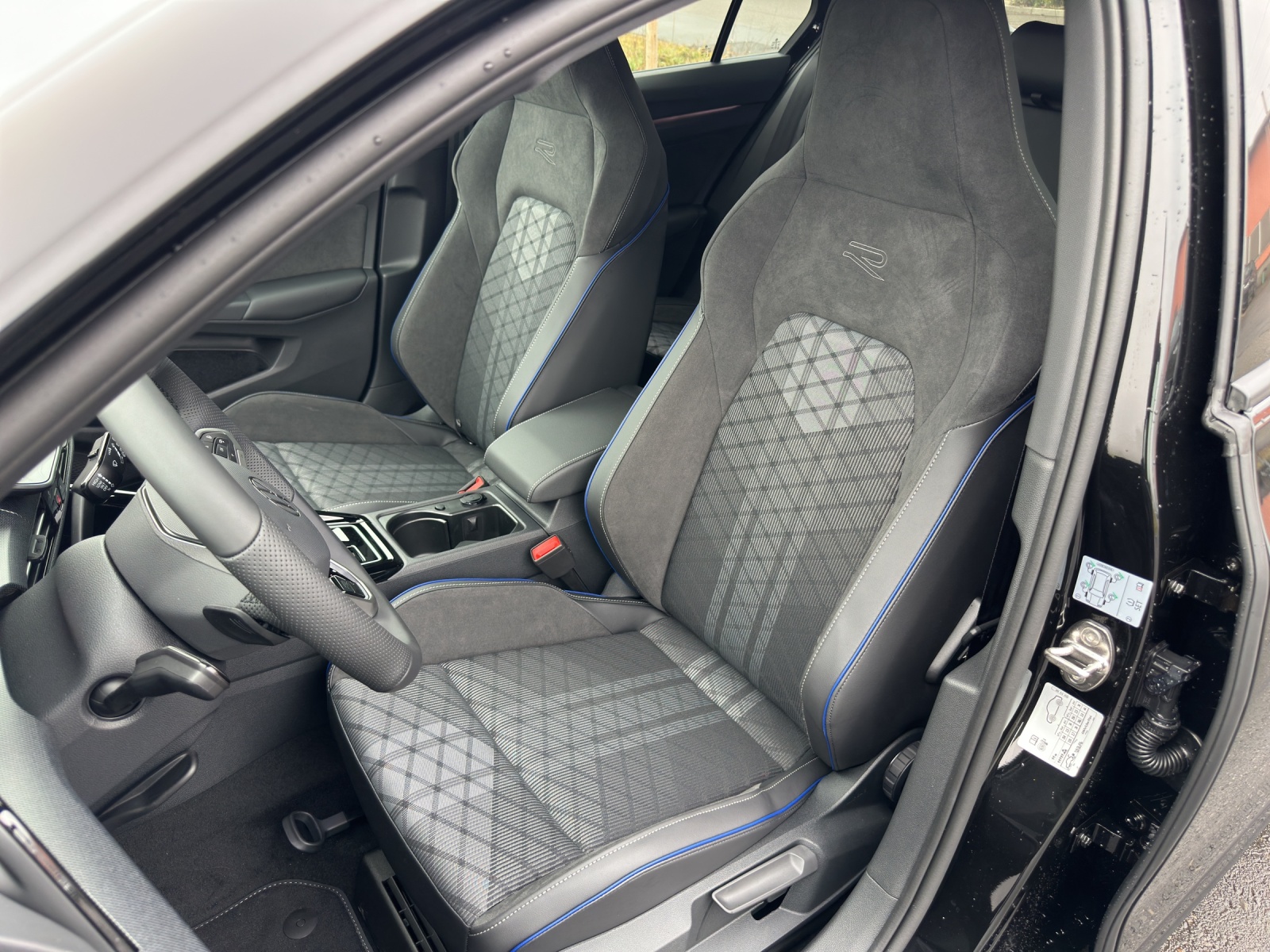 VW Golf 1.5 e TSI mHEV R-Line DSG-image-11