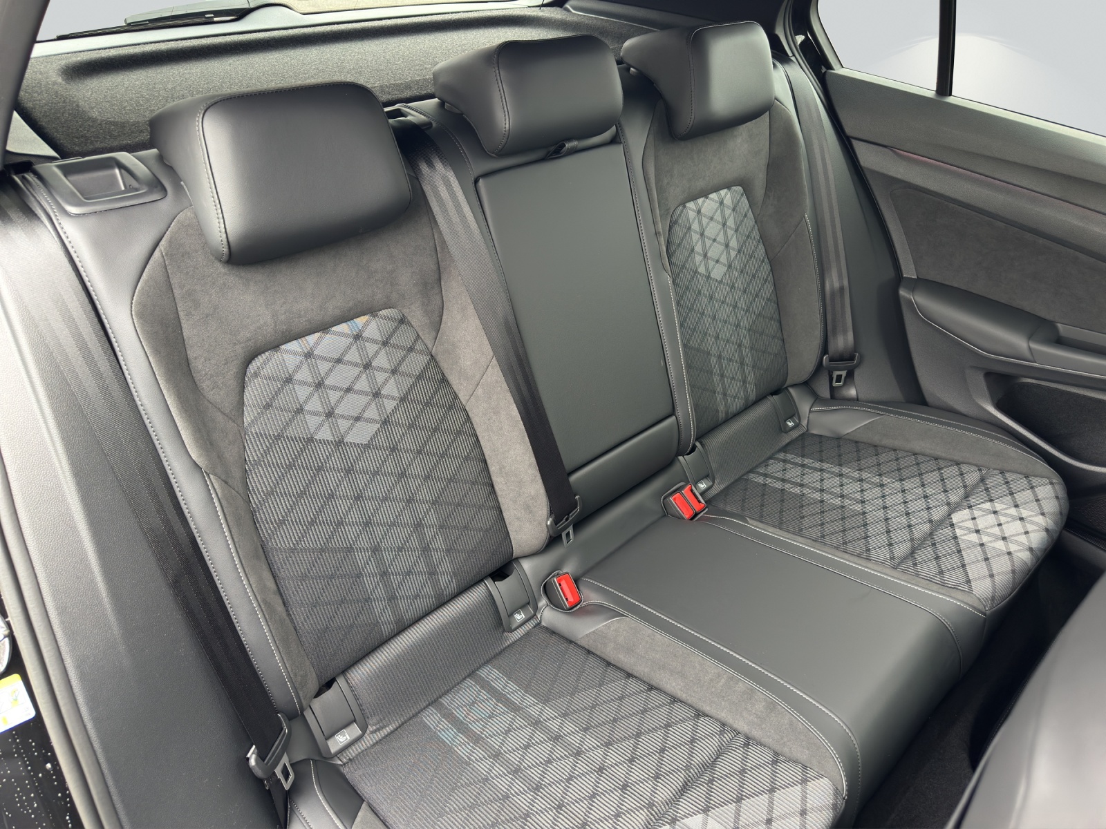 VW Golf 1.5 e TSI mHEV R-Line DSG-image-8