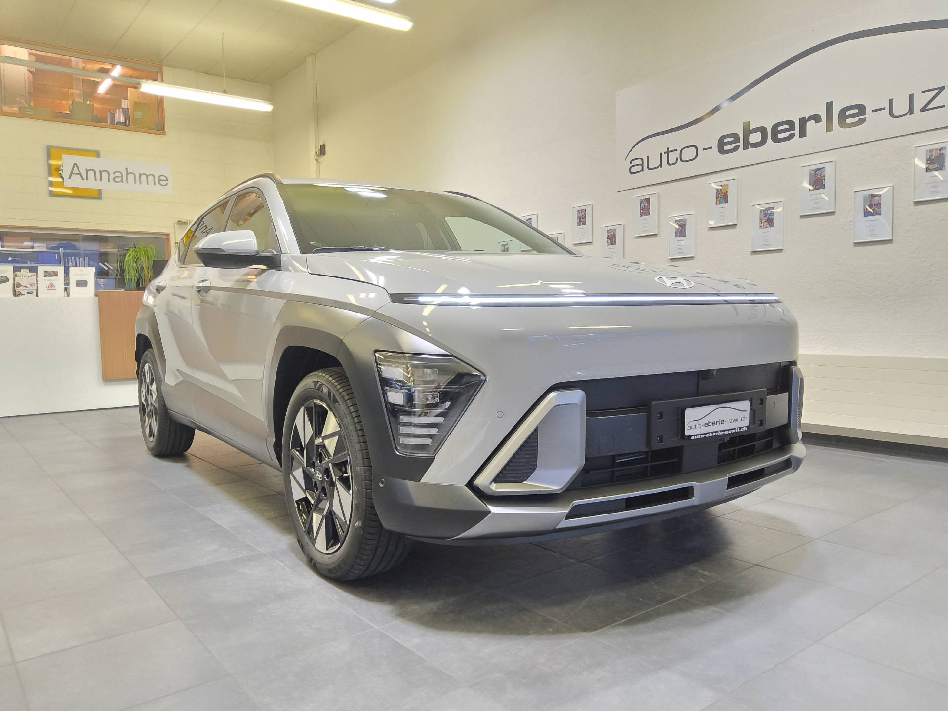HYUNDAI Kona 1.6 GDi Hybrid Amplia-showroom-element-3