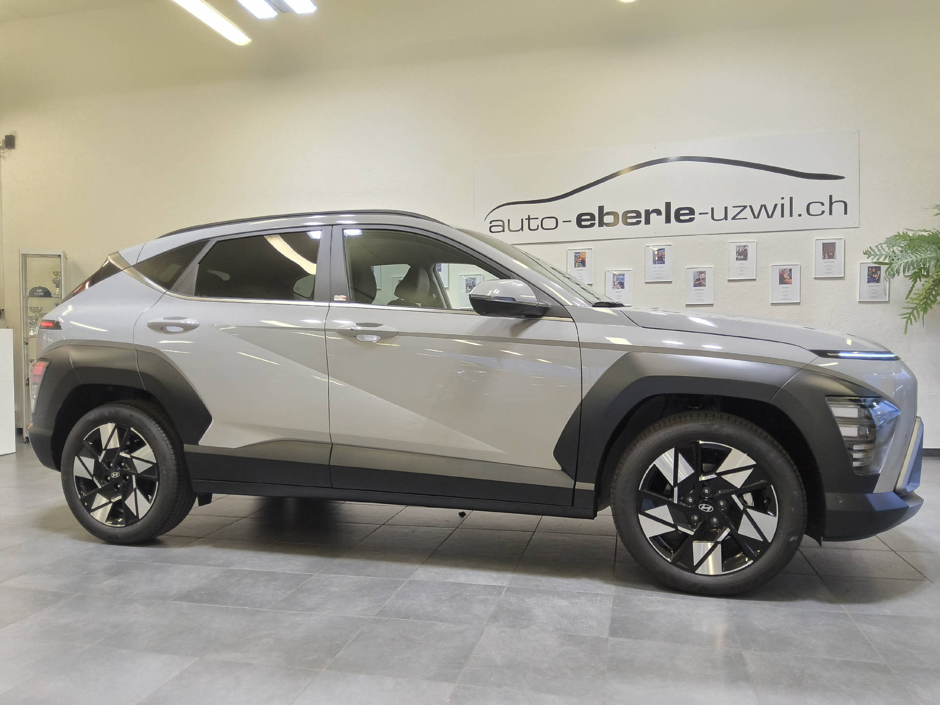 HYUNDAI Kona 1.6 GDi Hybrid Amplia-showroom-element-1