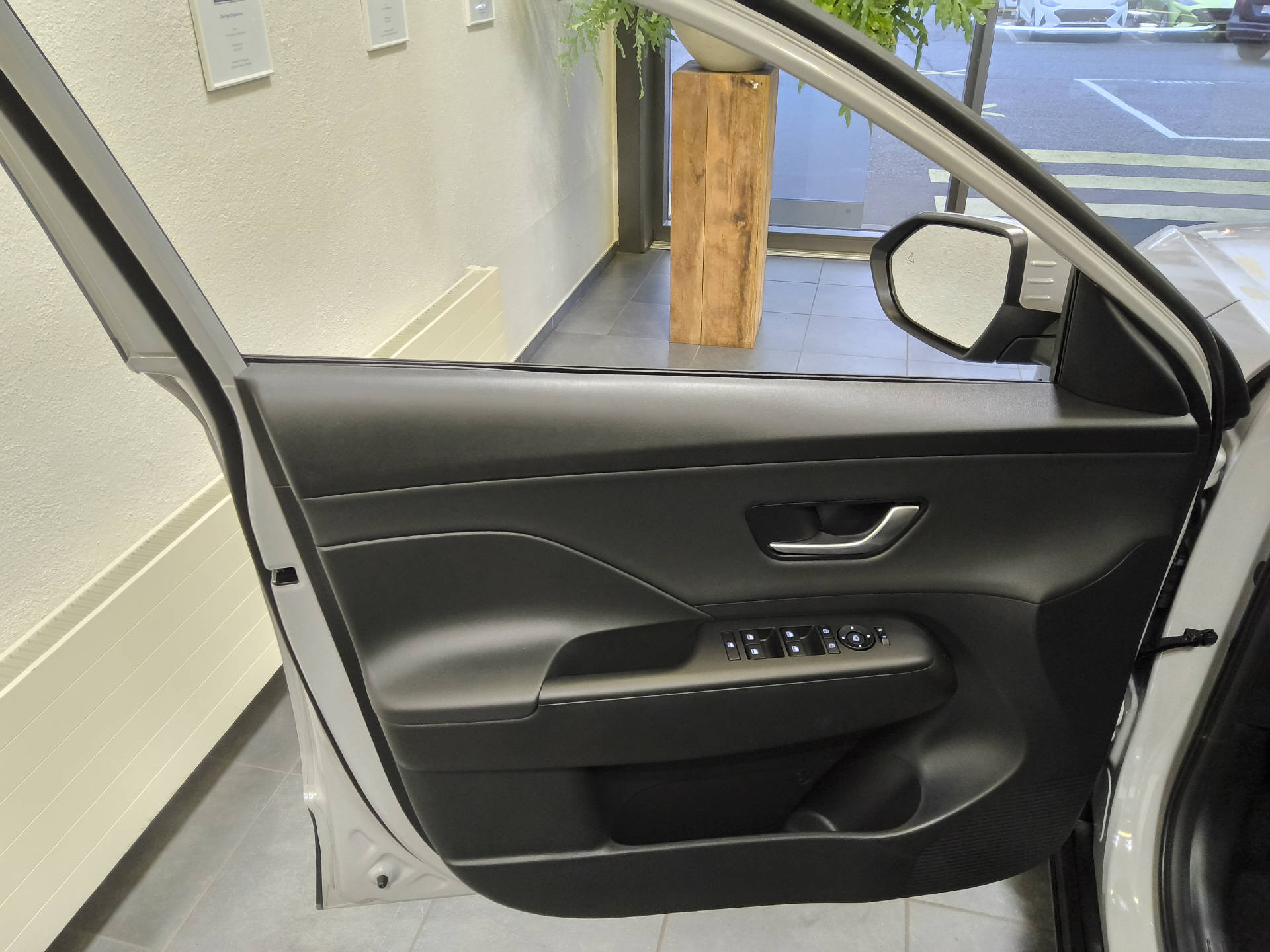 HYUNDAI Kona 1.6 GDi Hybrid Amplia-image-19