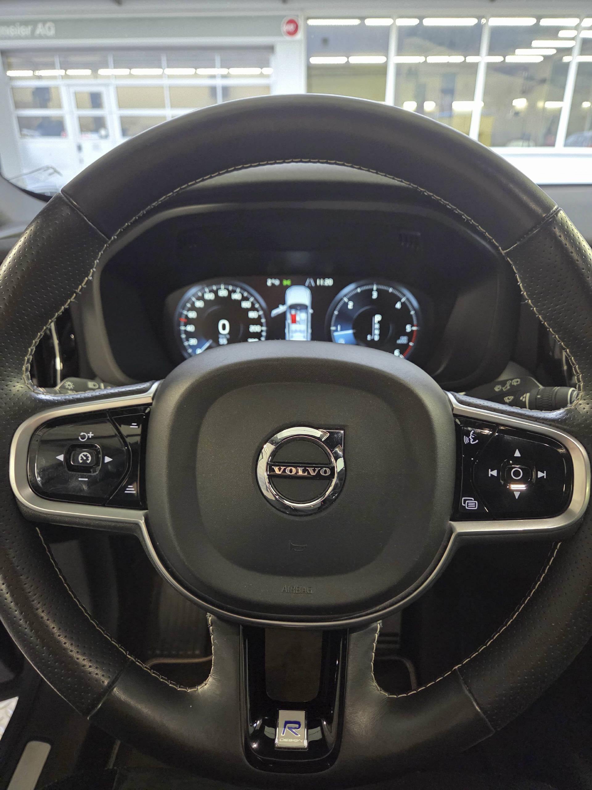 VOLVO XC60 2.0 D4 R-Design AWD-image-7