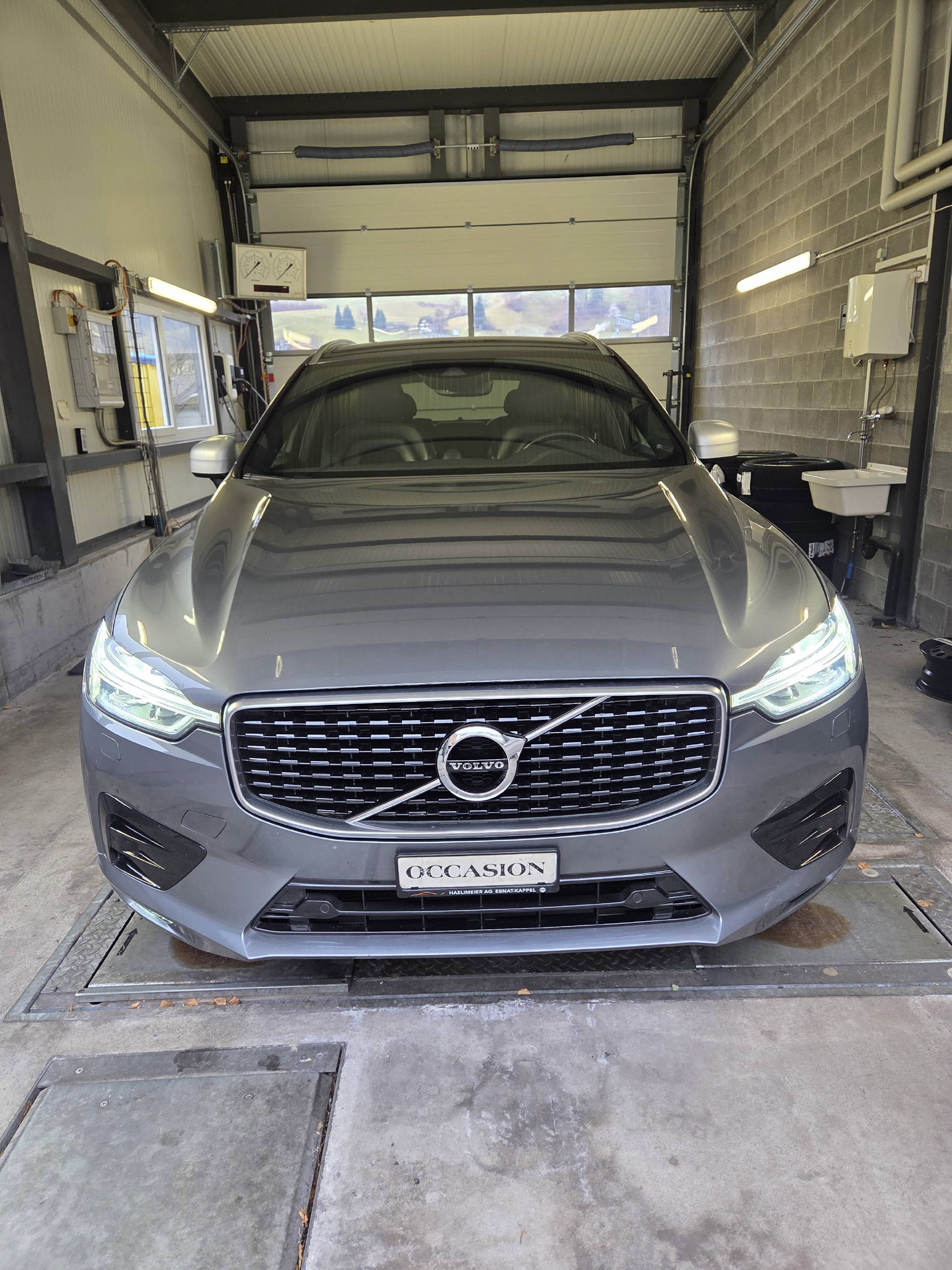 VOLVO XC60 2.0 D4 R-Design AWD-image-1