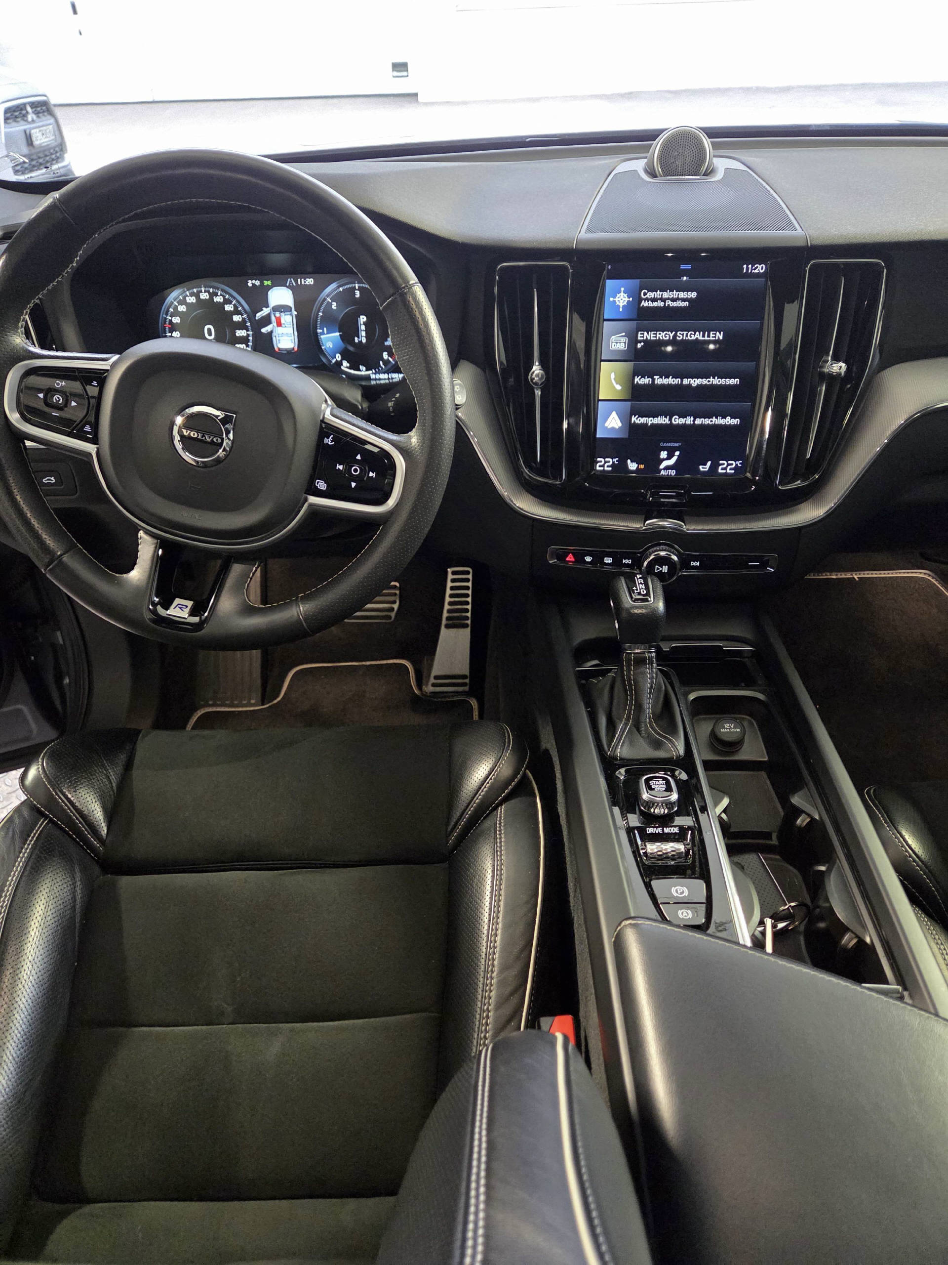 VOLVO XC60 2.0 D4 R-Design AWD-image-6