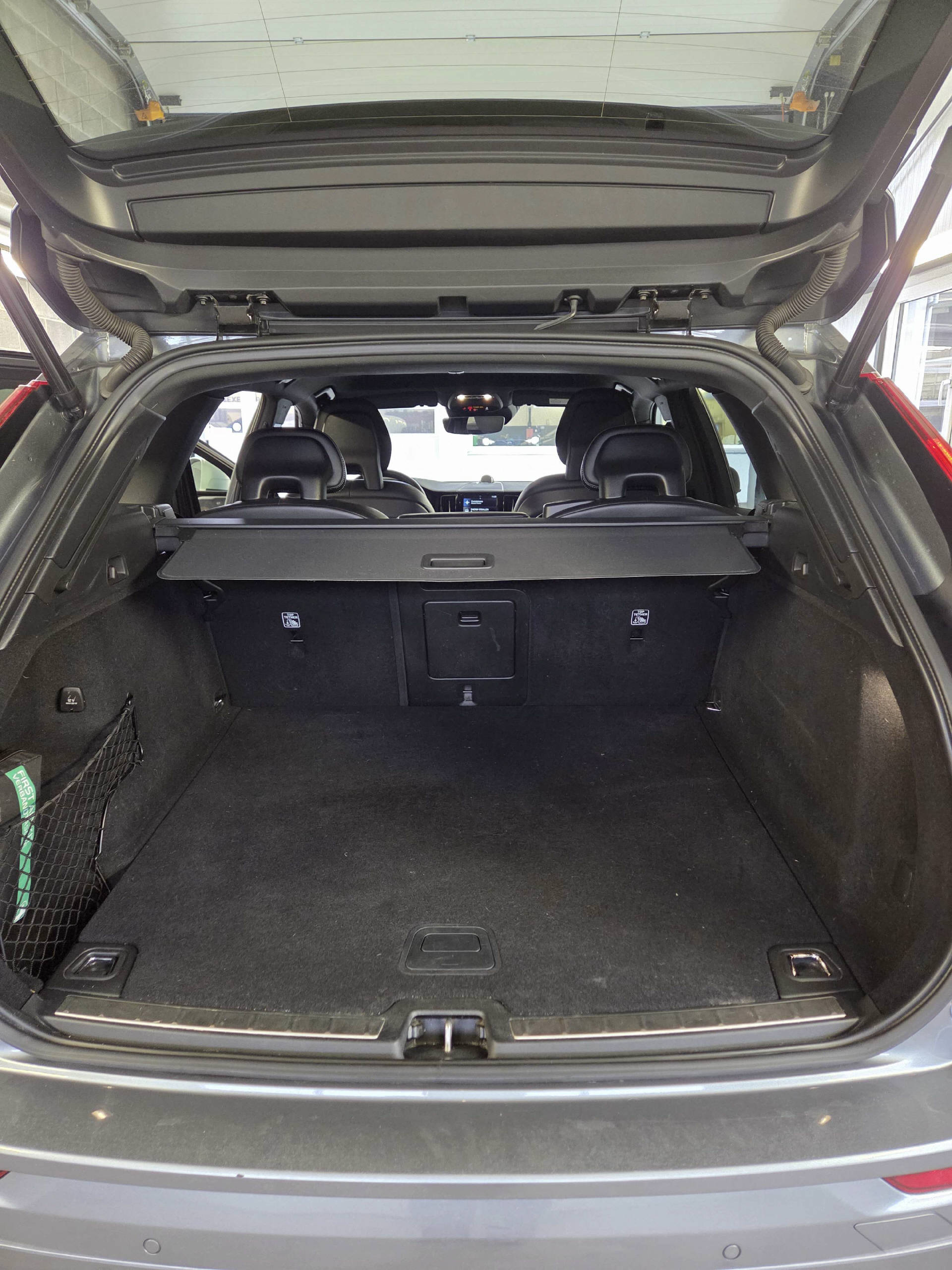 VOLVO XC60 2.0 D4 R-Design AWD-image-14