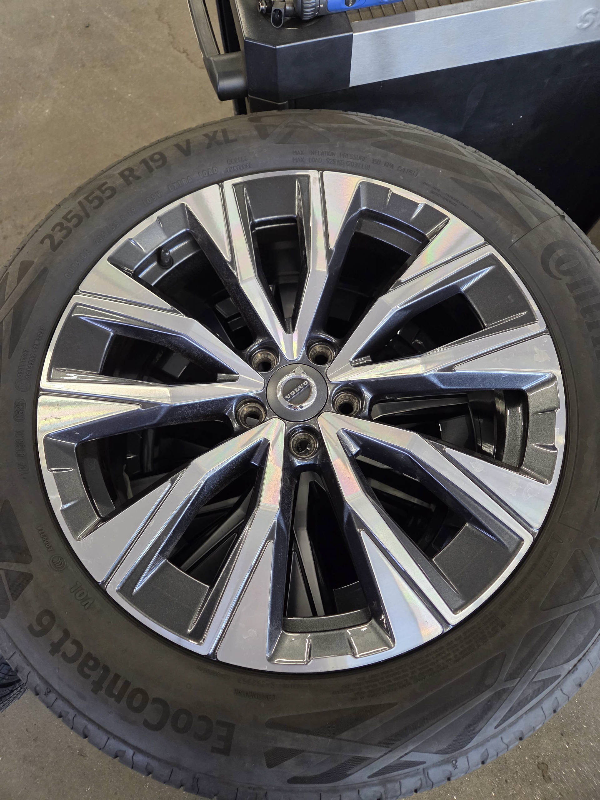 VOLVO XC60 2.0 D4 R-Design AWD-image-15
