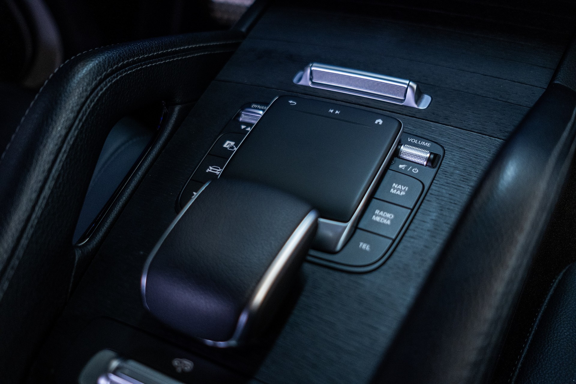 MERCEDES-BENZ GLE 300 d 4Matic AMG Line 9G-Tronic-image-12