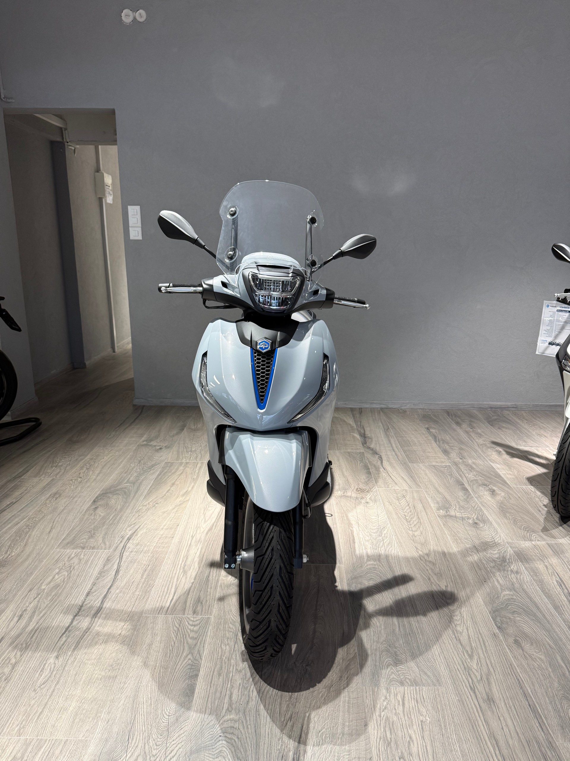 PIAGGIO Beverly 400 Sport E5+-image-1
