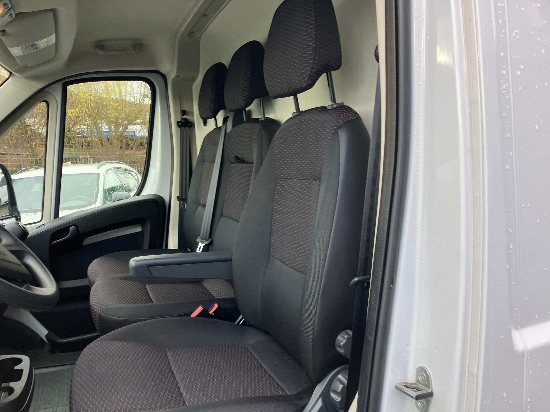 CITROEN Jumper 30 2,2 BlueHDi 140 L2H2-image-5