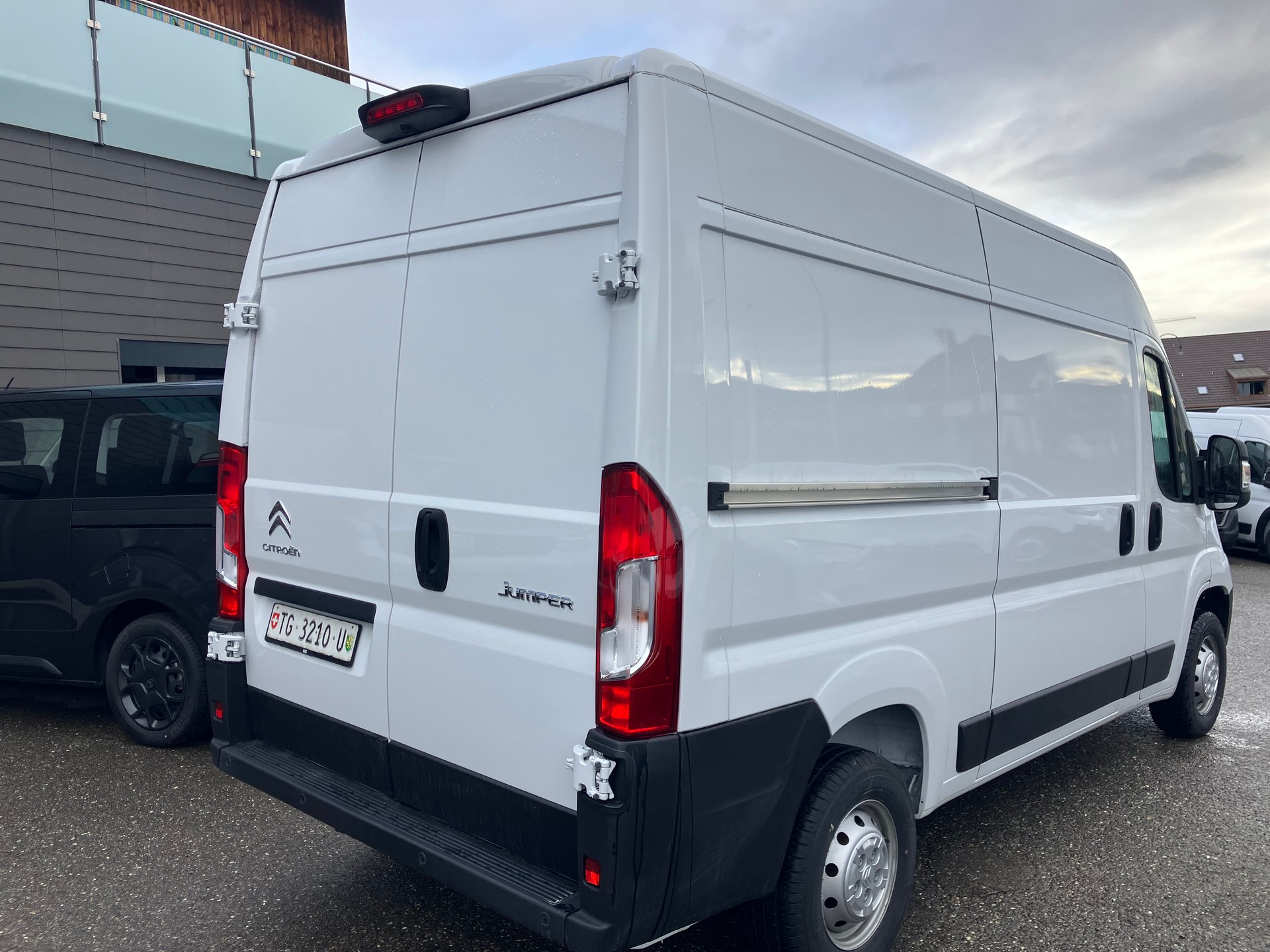 CITROEN Jumper 30 2,2 BlueHDi 140 L2H2-image-1