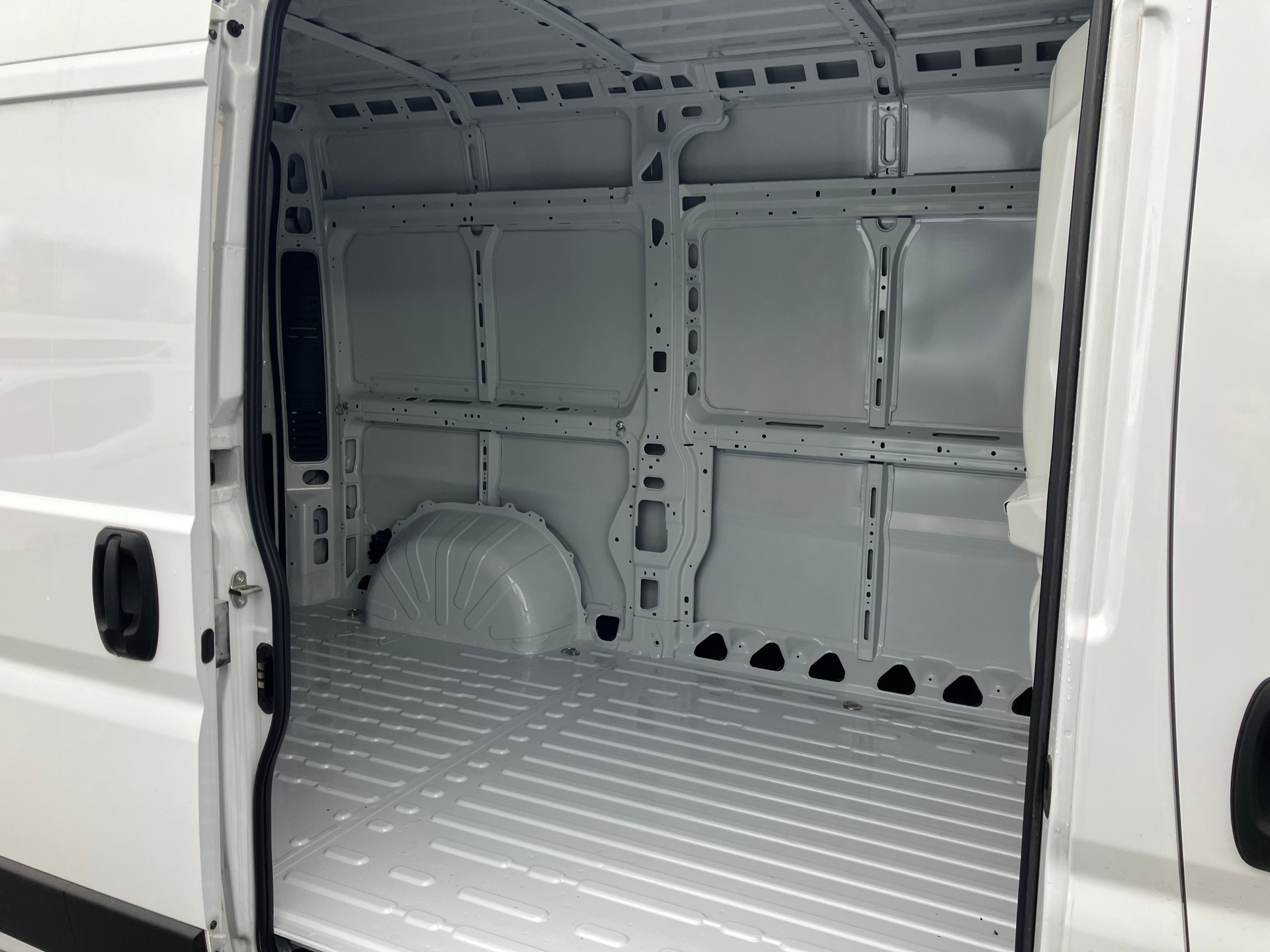 CITROEN Jumper 30 2,2 BlueHDi 140 L2H2-image-4