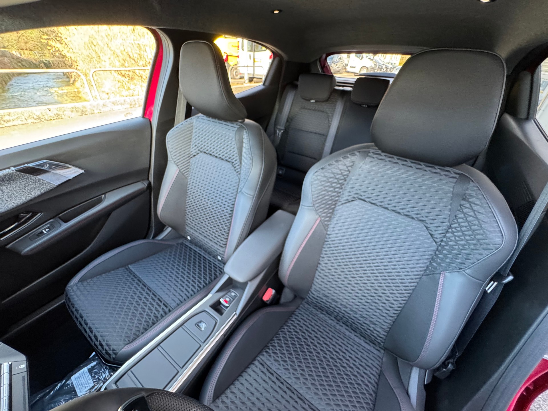 RENAULT Clio 1.8 E-Tech Techno-image-14