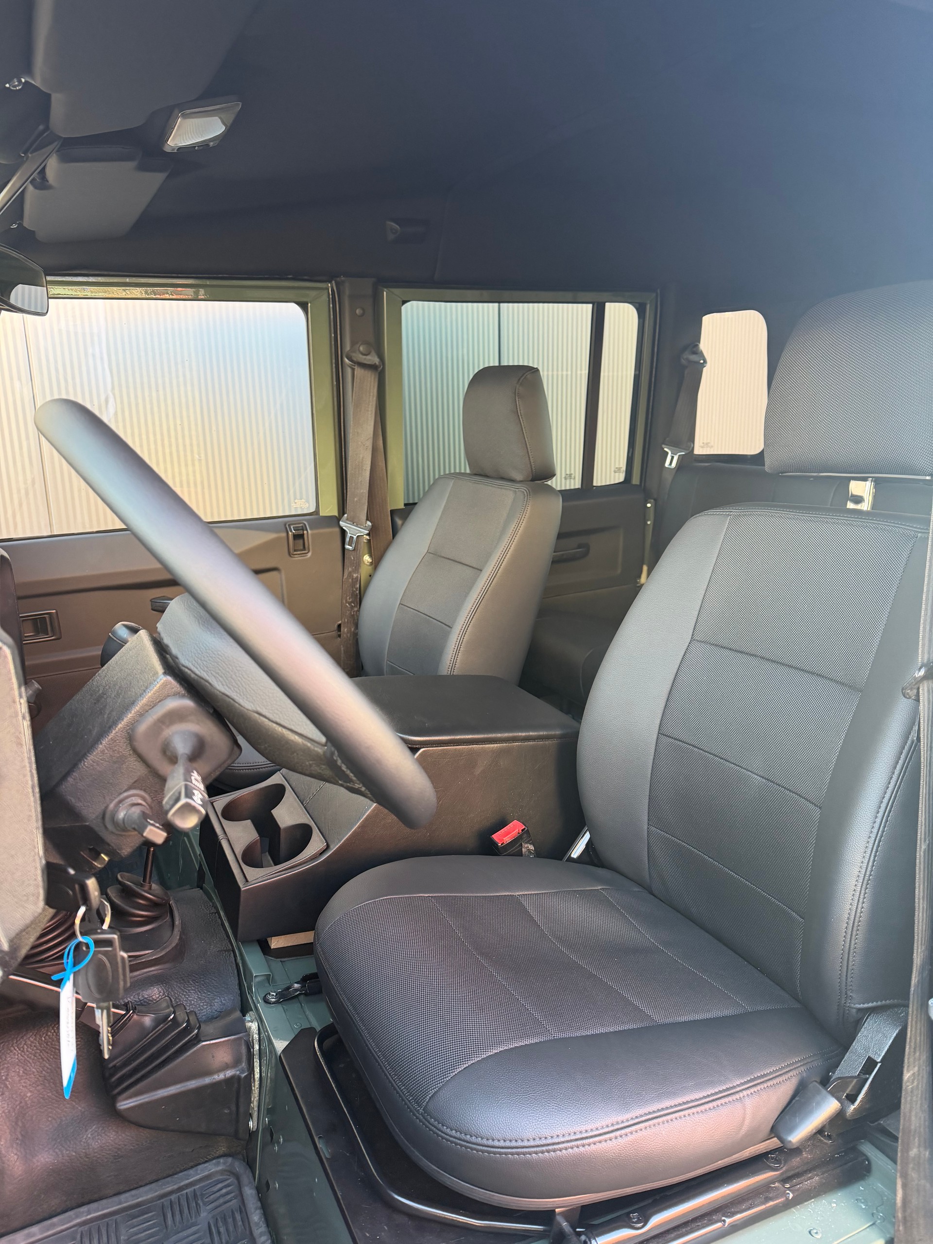 LAND ROVER Defender 130 300TDi *keswick PickUp*-image-6