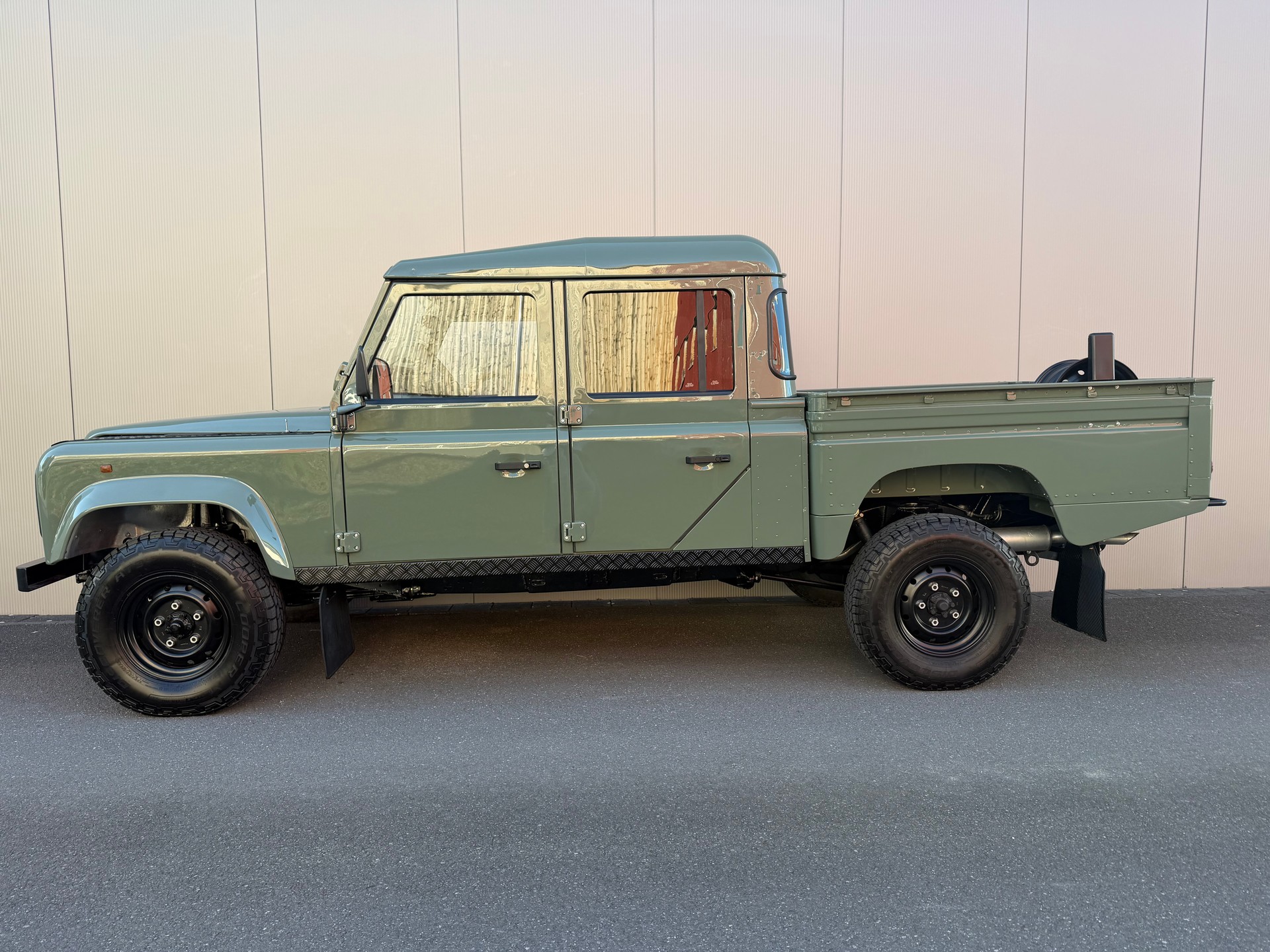 LAND ROVER Defender 130 300TDi keswick PickUp-showroom-element-1