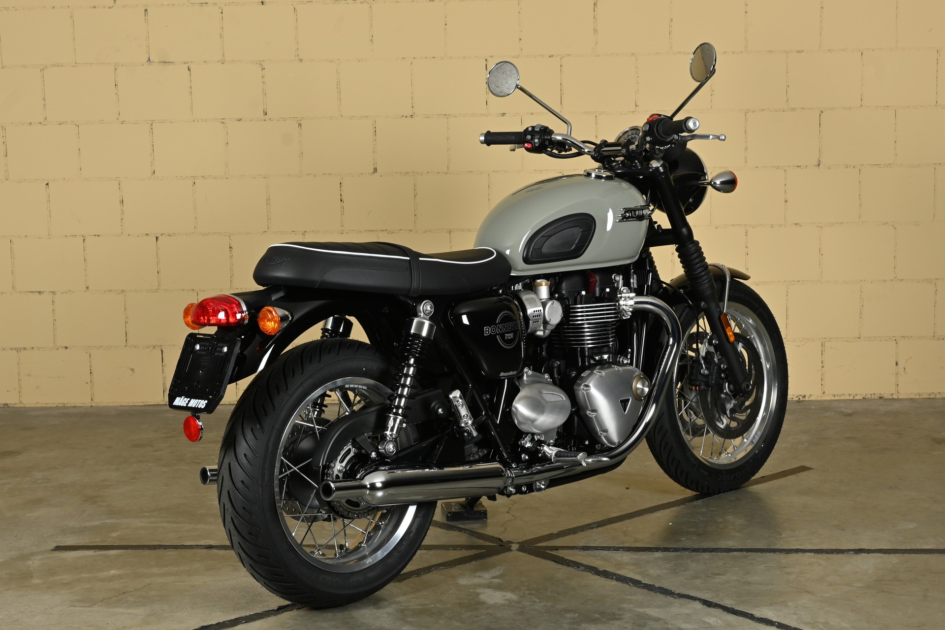 TRIUMPH Bonneville 1200-image-6