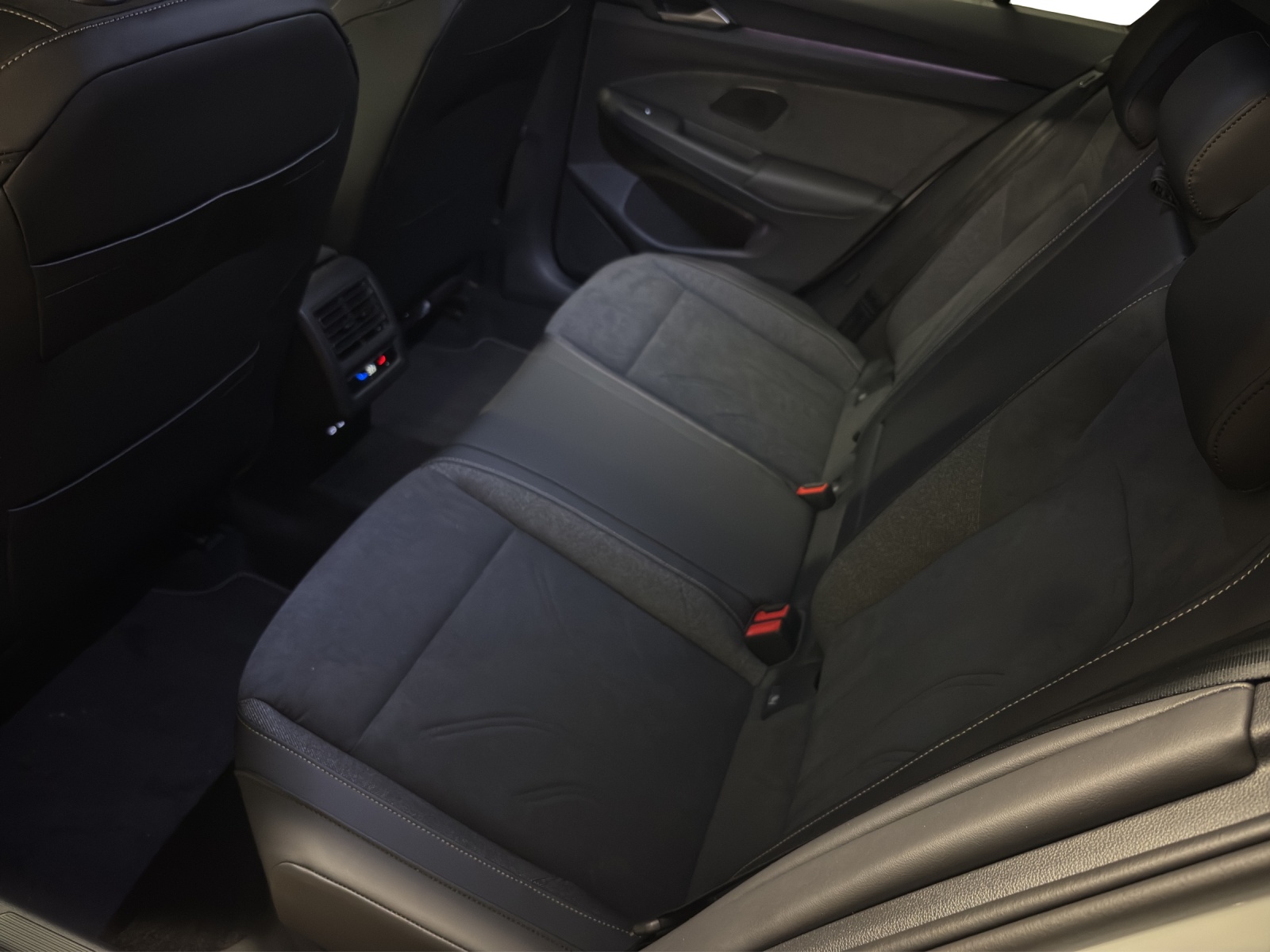 VW Golf 1.5 e TSI mHEV Style DSG-image-9