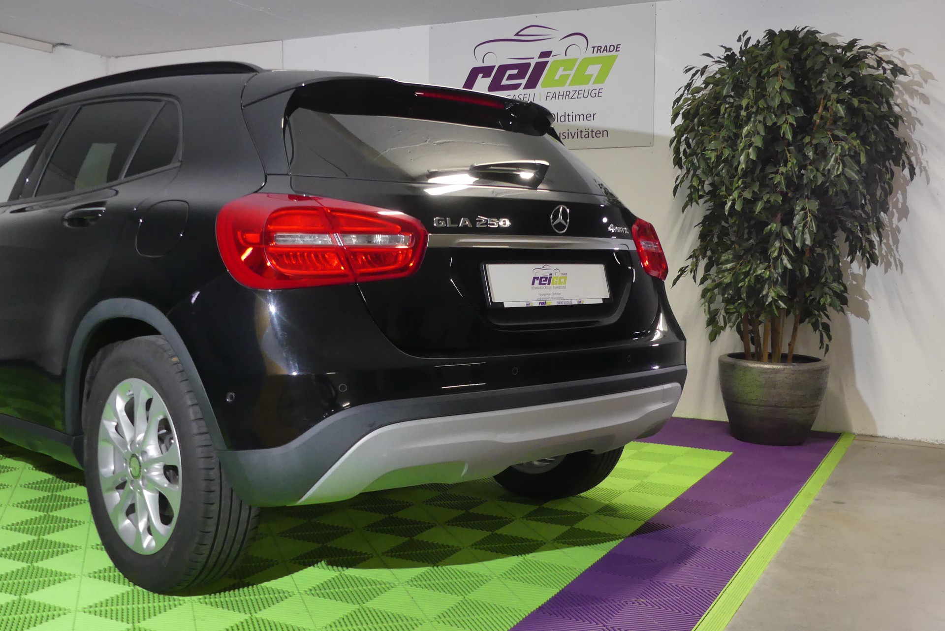 MERCEDES-BENZ GLA 250 4Matic 7G-DCT-image-3
