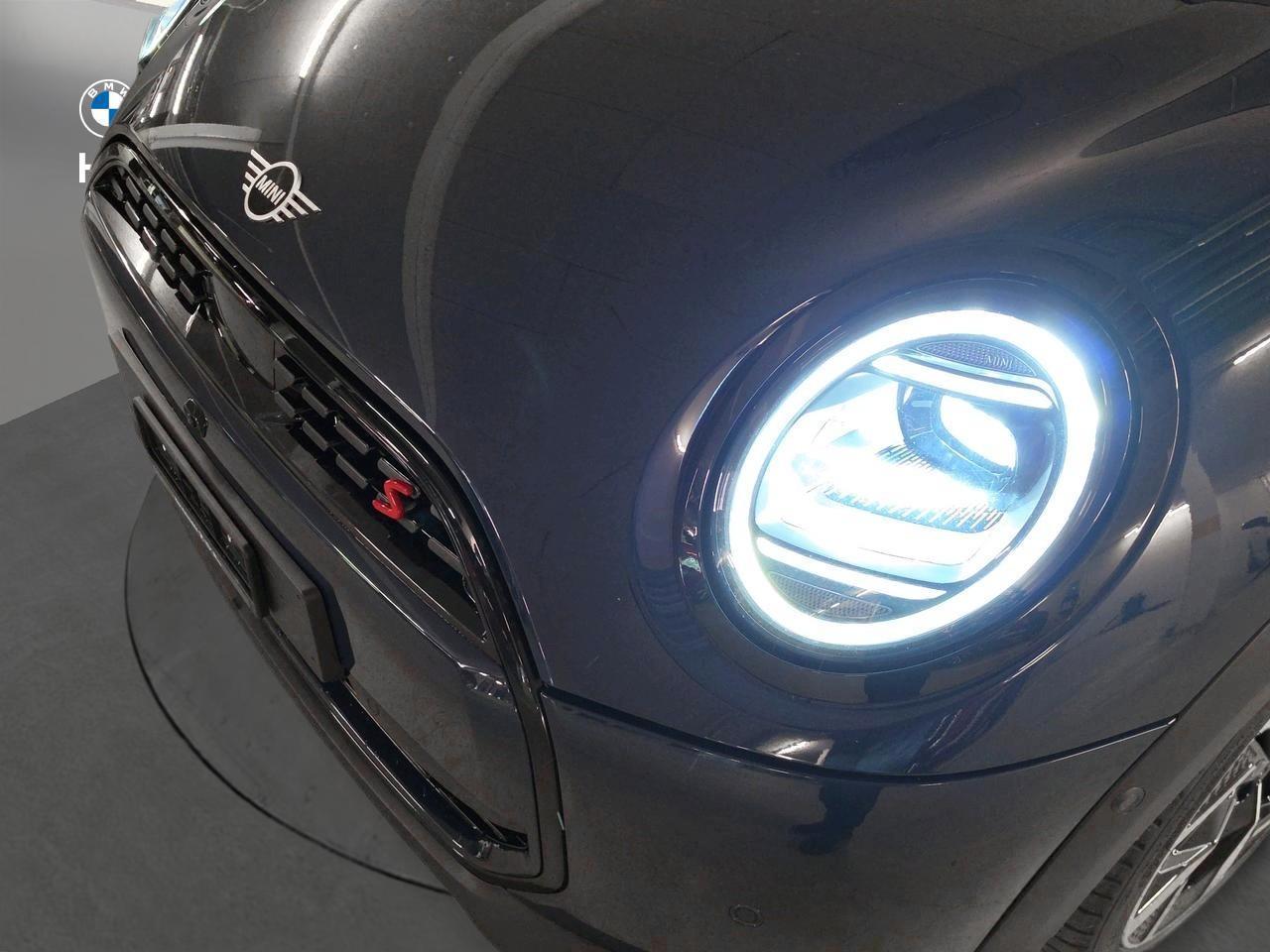 MINI Cooper S (5 door)-image-8