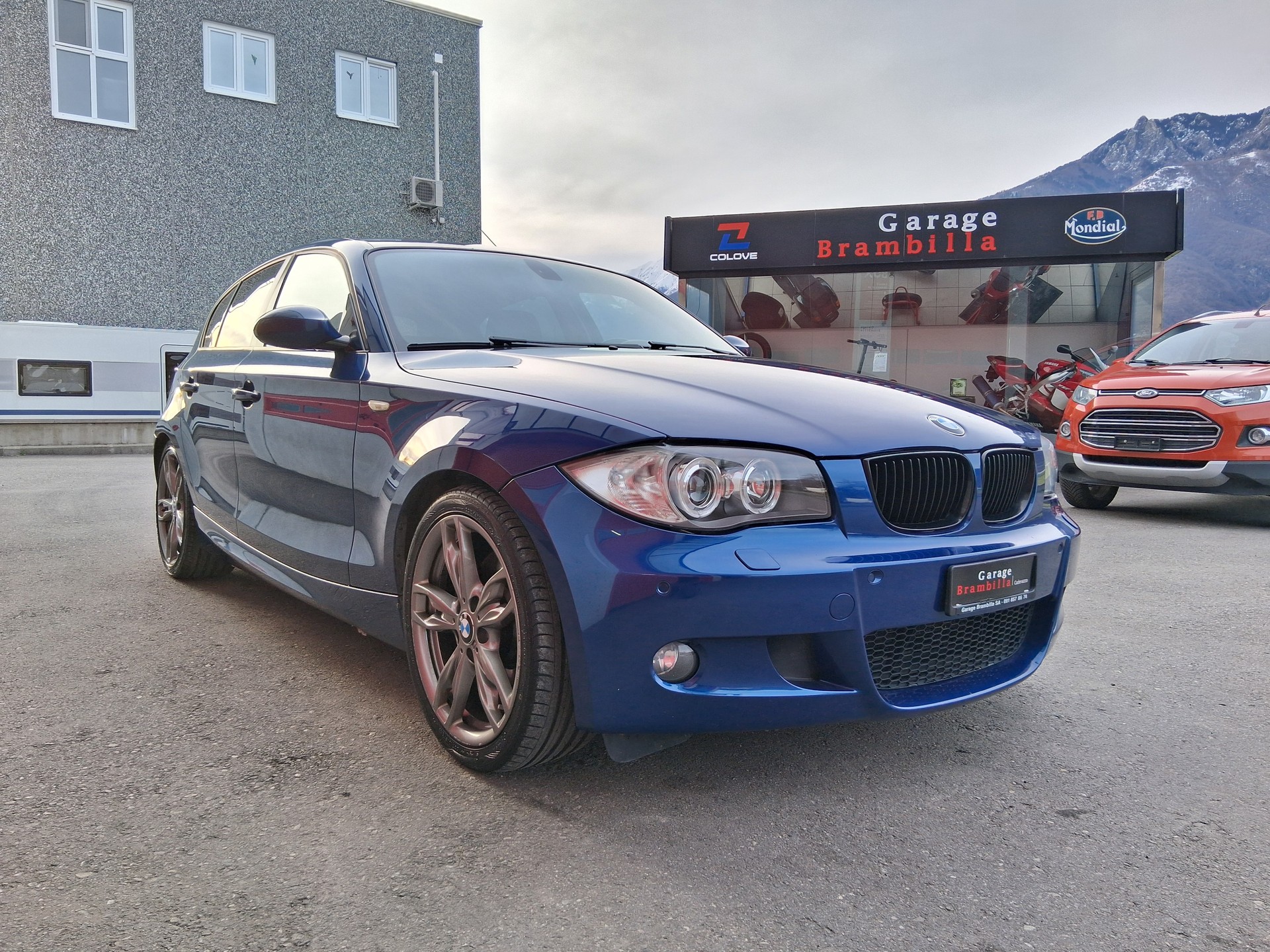 BMW 130i-image-4