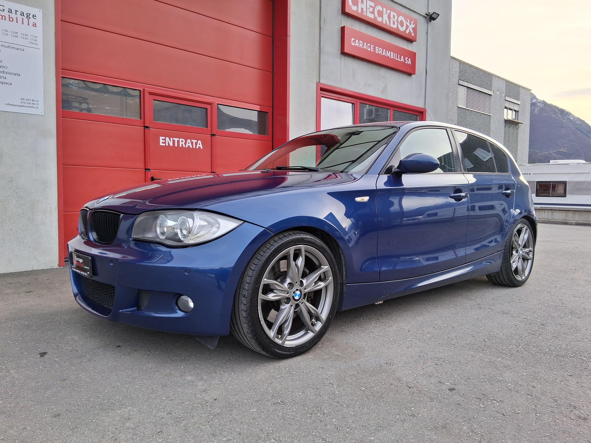 BMW 130i-image-1
