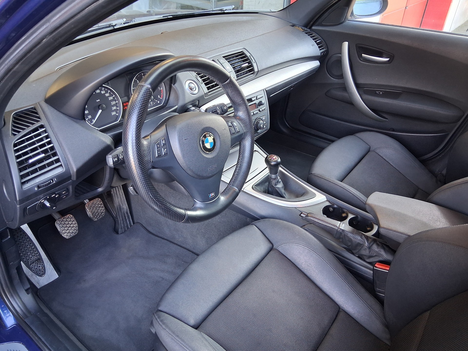 BMW 130i-image-9