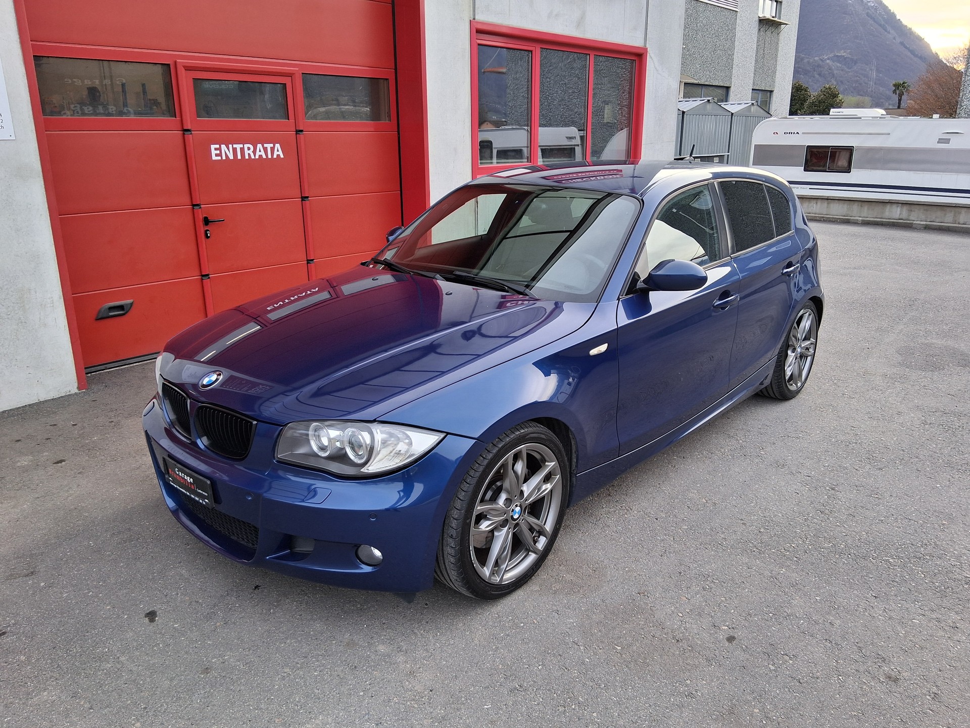 BMW 130i-image-2