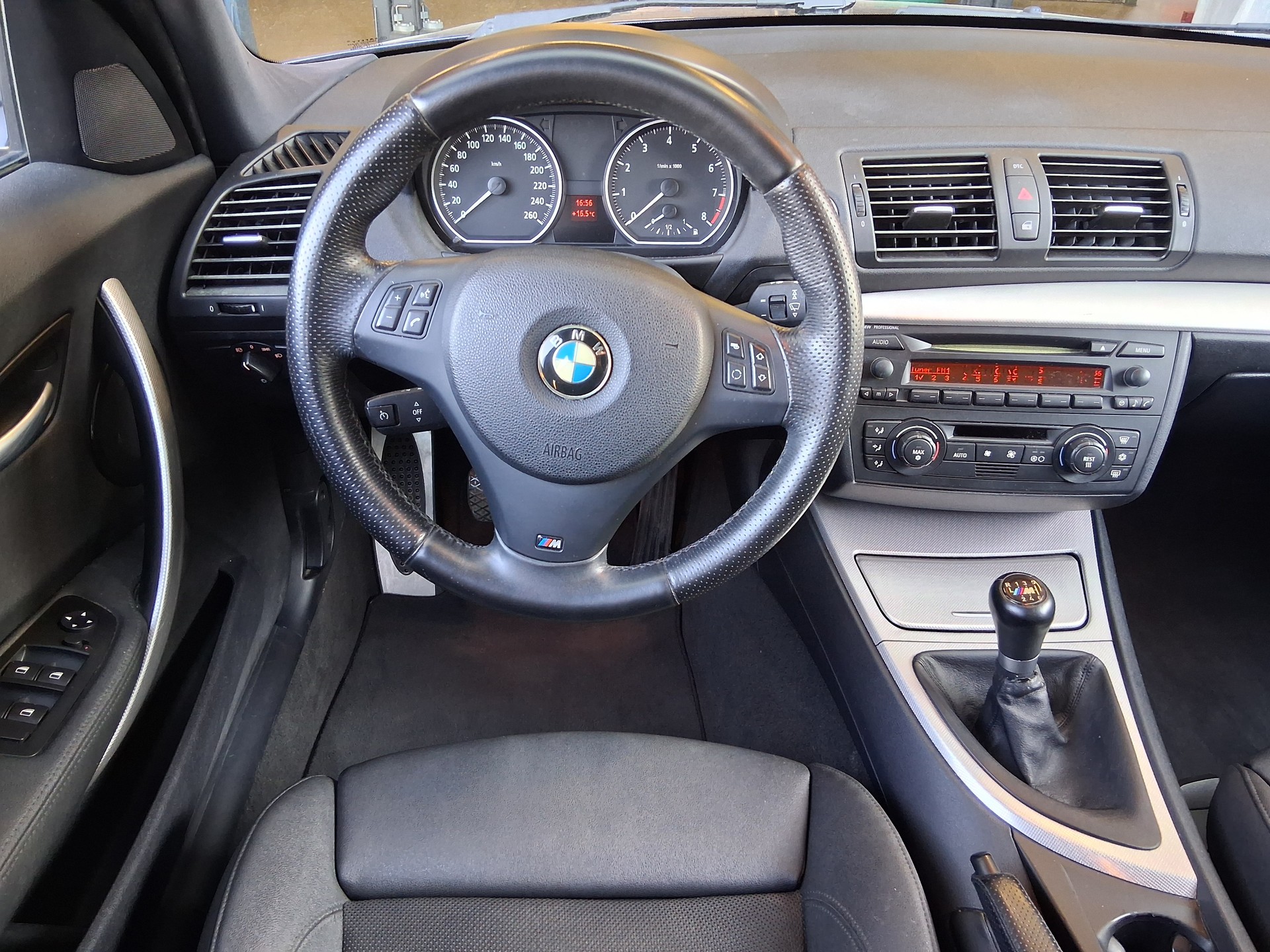 BMW 130i-image-10