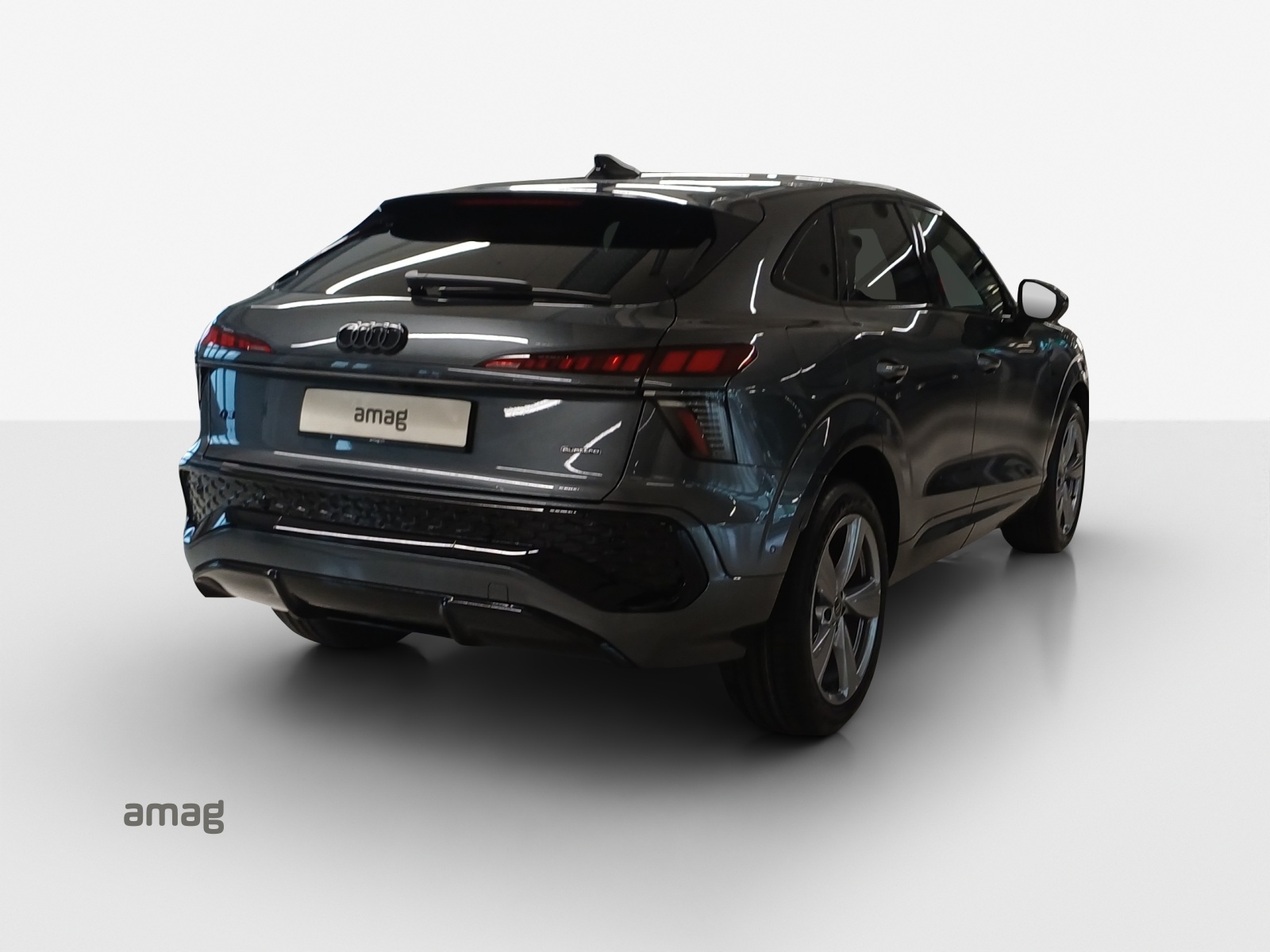 AUDI Q3 Sportback TFSI quattro 195 kW S tronic-image-4