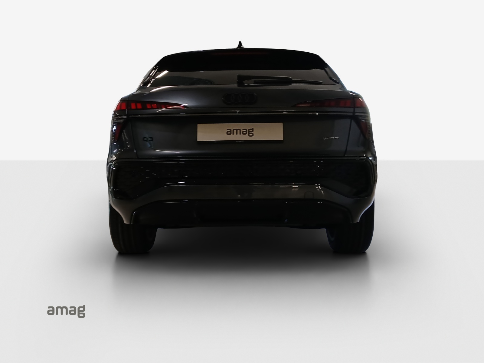 AUDI Q3 Sportback TFSI quattro 195 kW S tronic-showroom-element-3