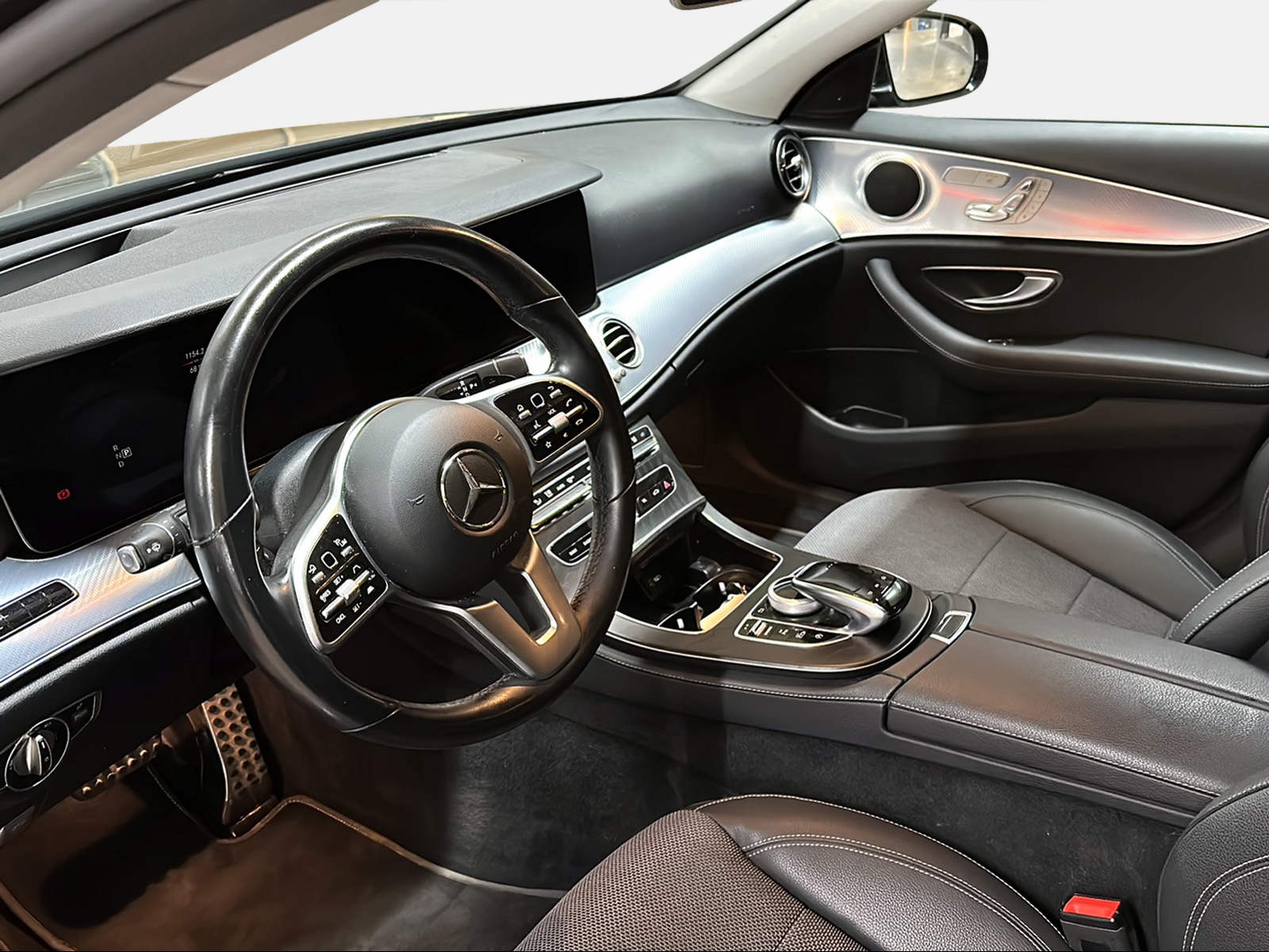 MERCEDES-BENZ E 220 d Swiss Star Avantgarde 4matic Kombi-image-8