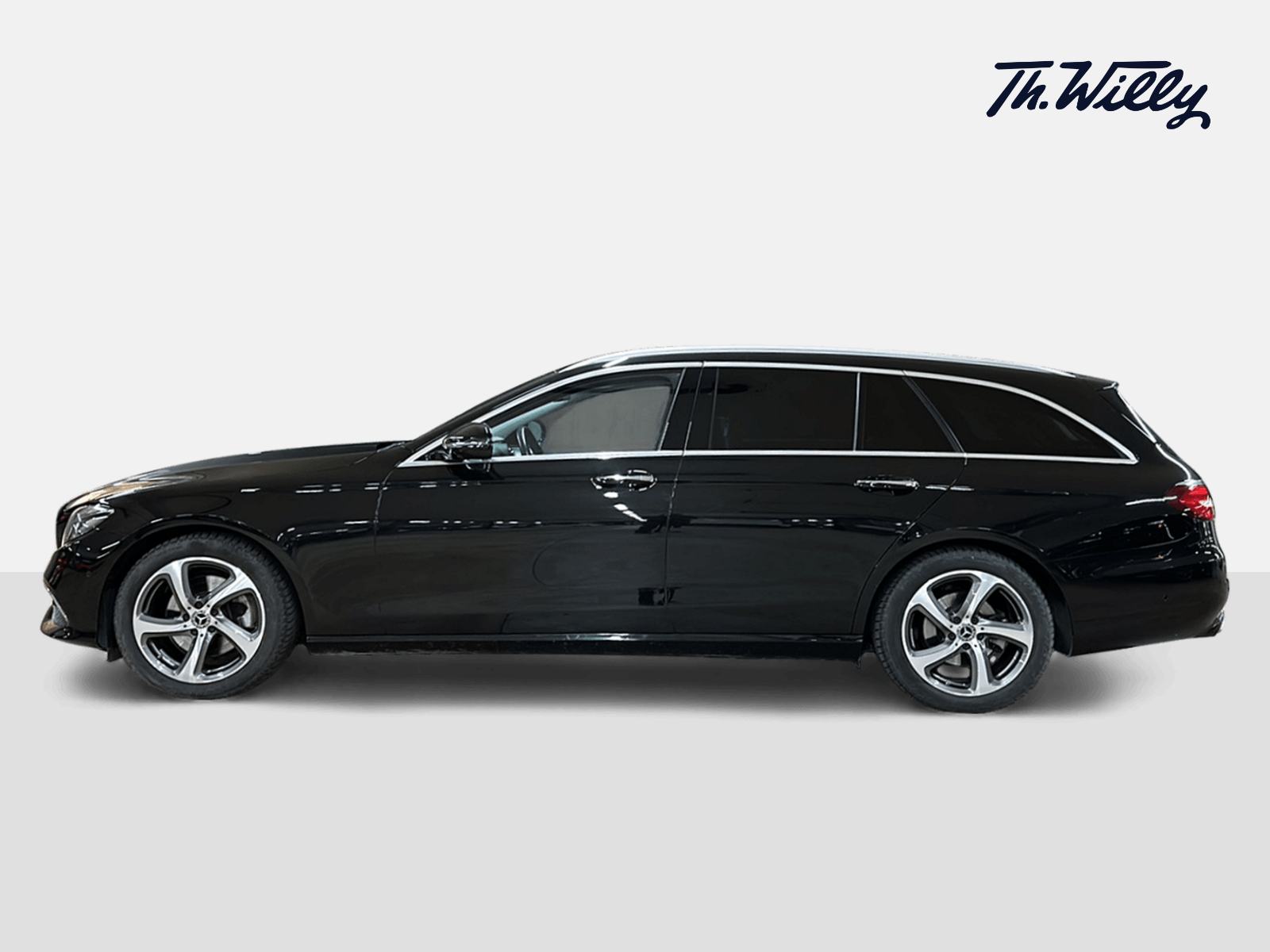 MERCEDES-BENZ E 220 d Swiss Star Avantgarde 4matic Kombi-image-1