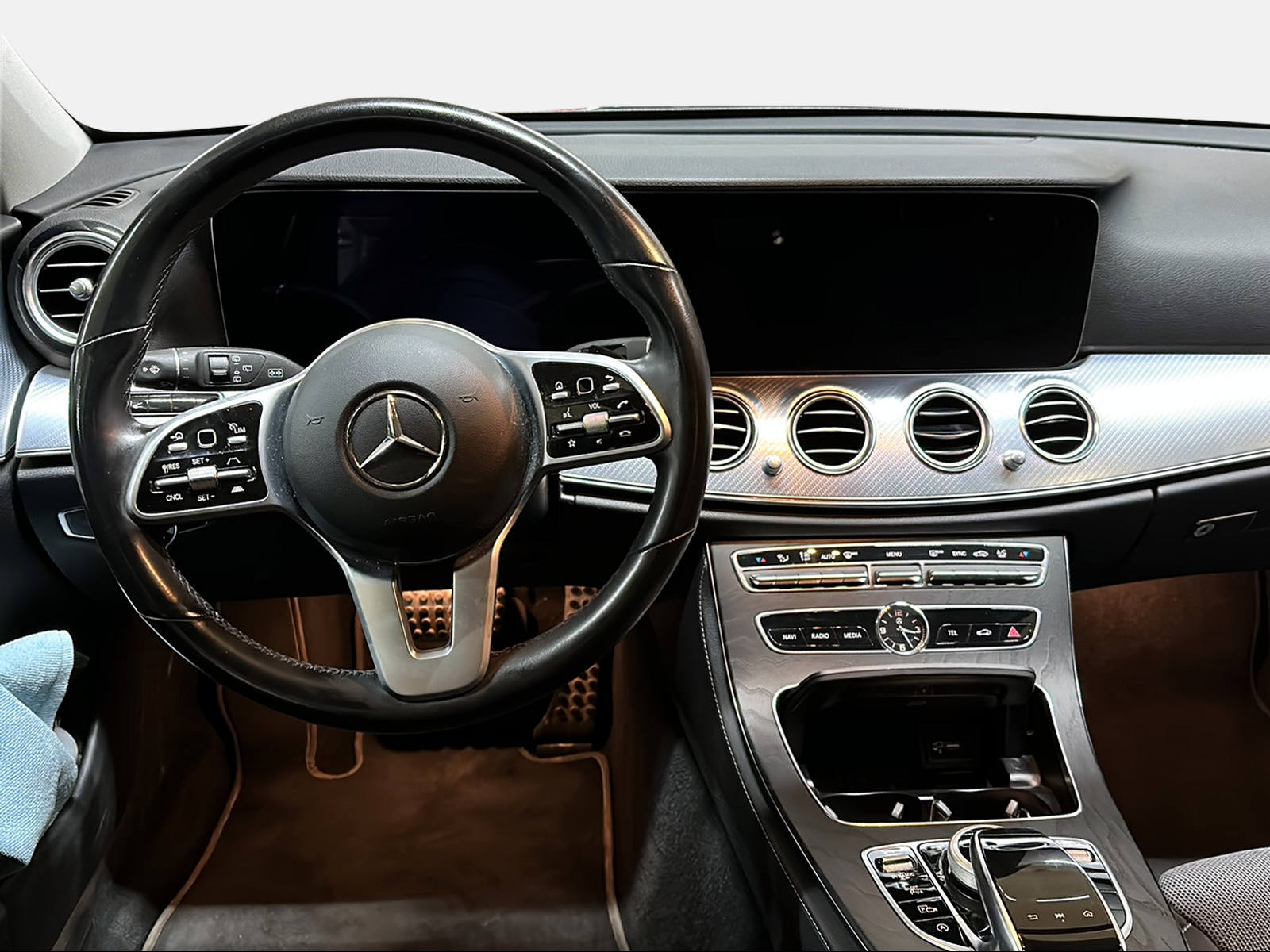MERCEDES-BENZ E 220 d Swiss Star Avantgarde 4matic Kombi-image-9