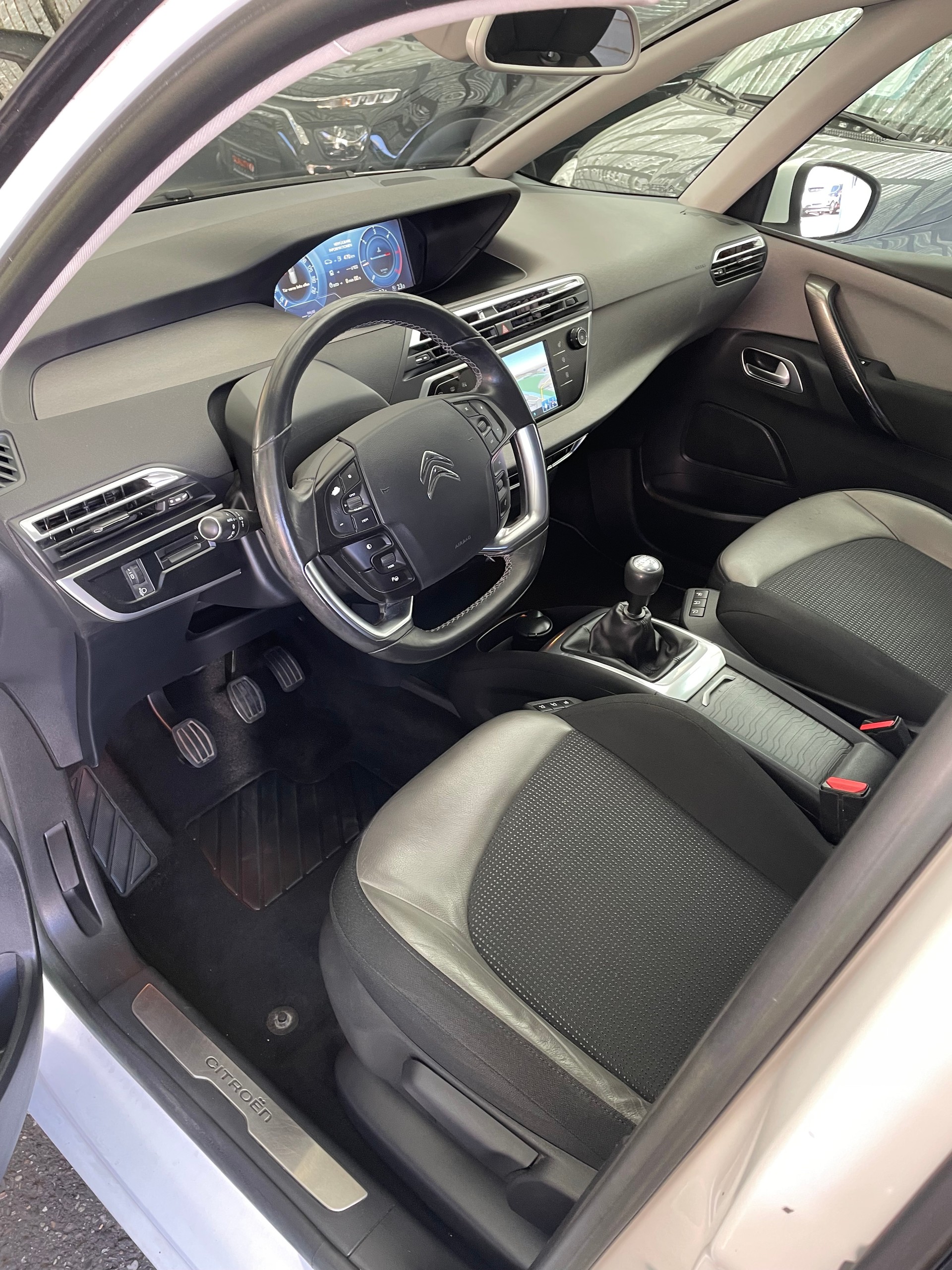 CITROEN Grand C4 Picasso 2.0 BlueHDi Exclusive-image-6