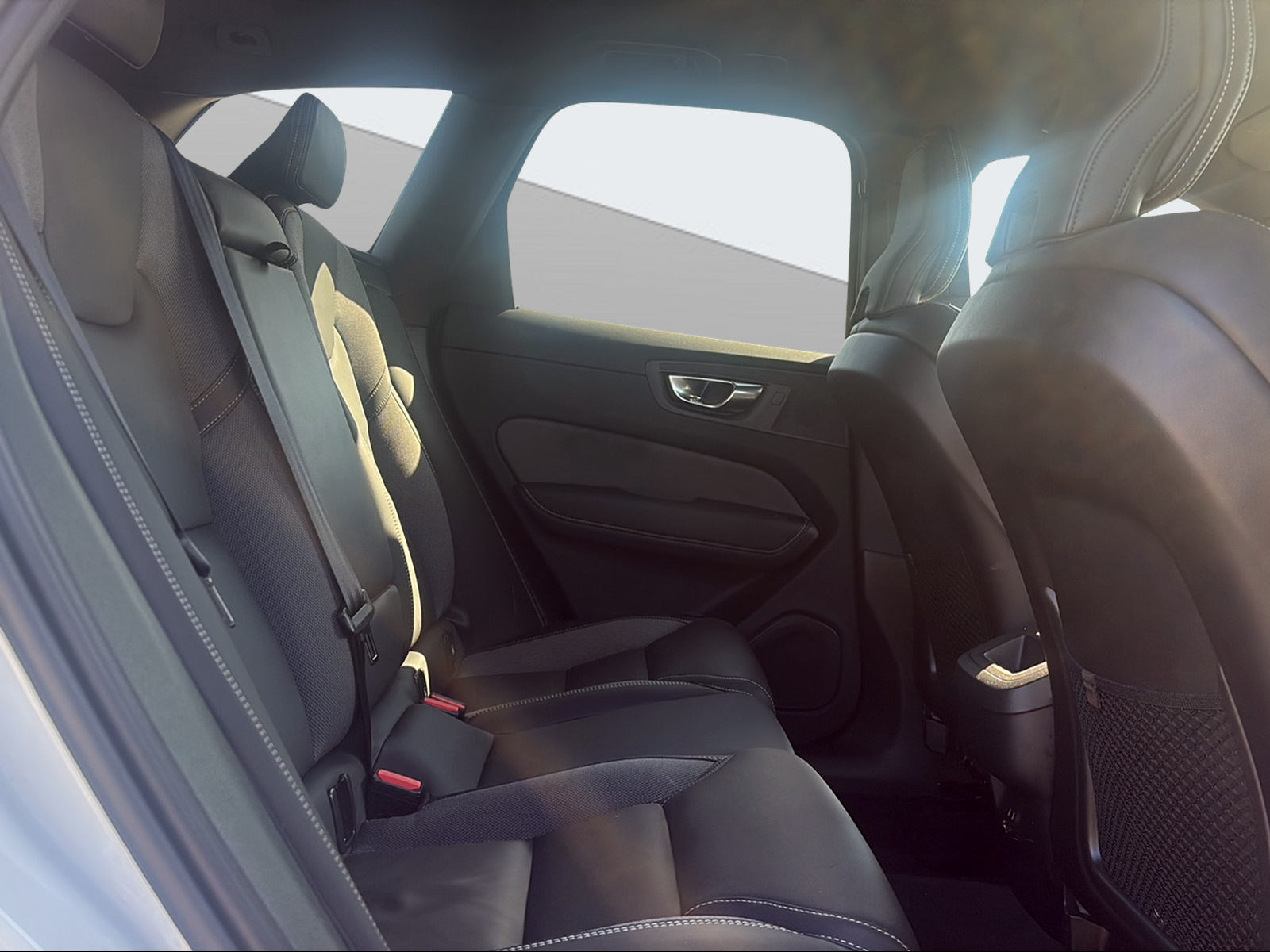 VOLVO XC60 2.0 B5 MH Plus Dark AWD-image-10