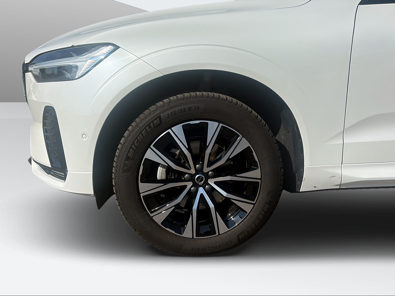 VOLVO XC60 2.0 B5 MH Plus Dark AWD-image-8