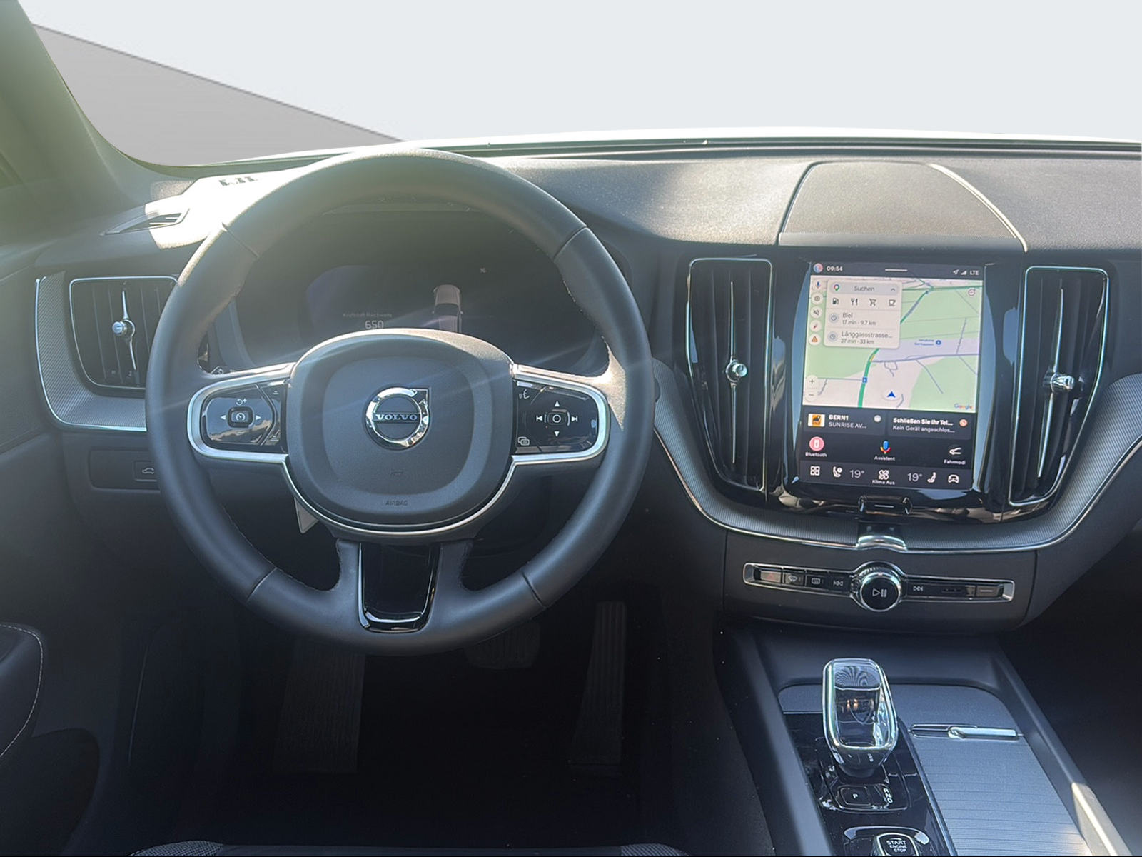 VOLVO XC60 2.0 B5 MH Plus Dark AWD-image-12