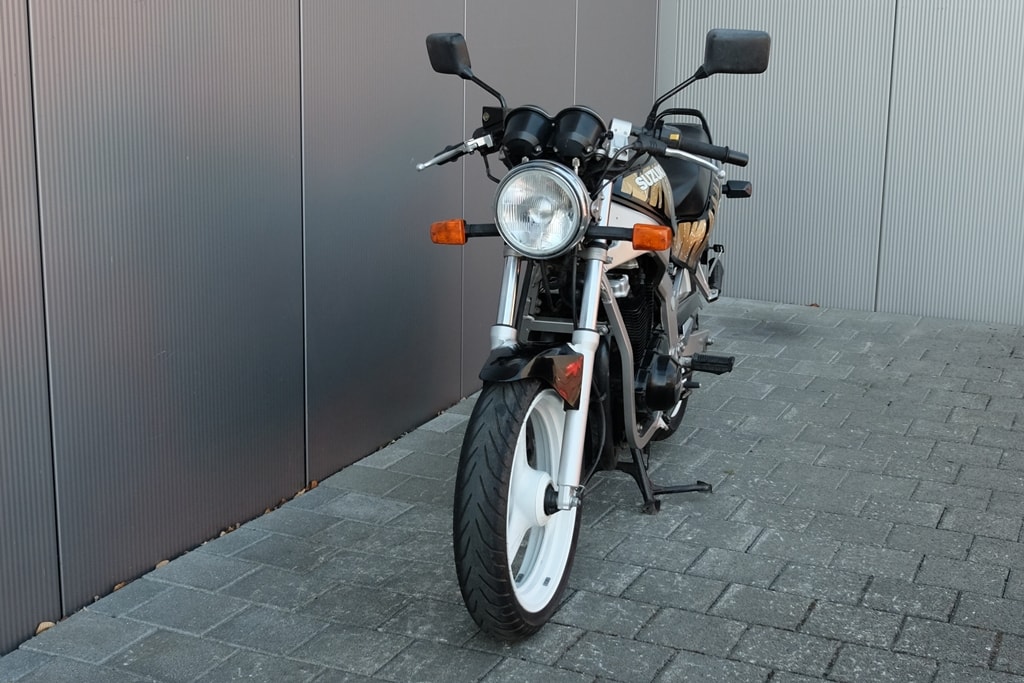 SUZUKI GS 500E-showroom-element-1