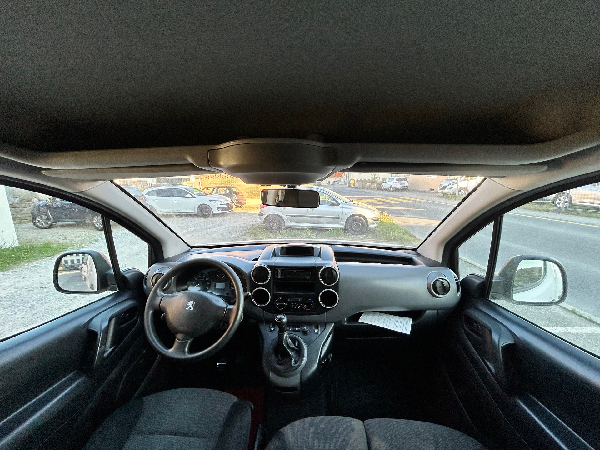 PEUGEOT Partner 1.6 VTi Allure-image-8
