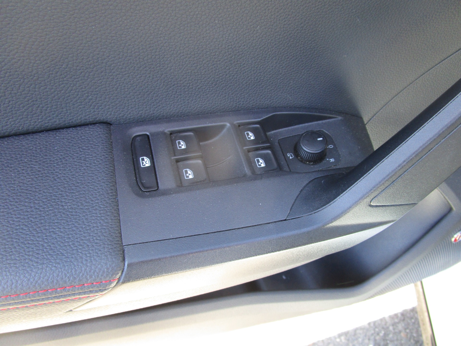 SEAT Ibiza 1.0 EcoTSI Swiss FR Evolution-image-7
