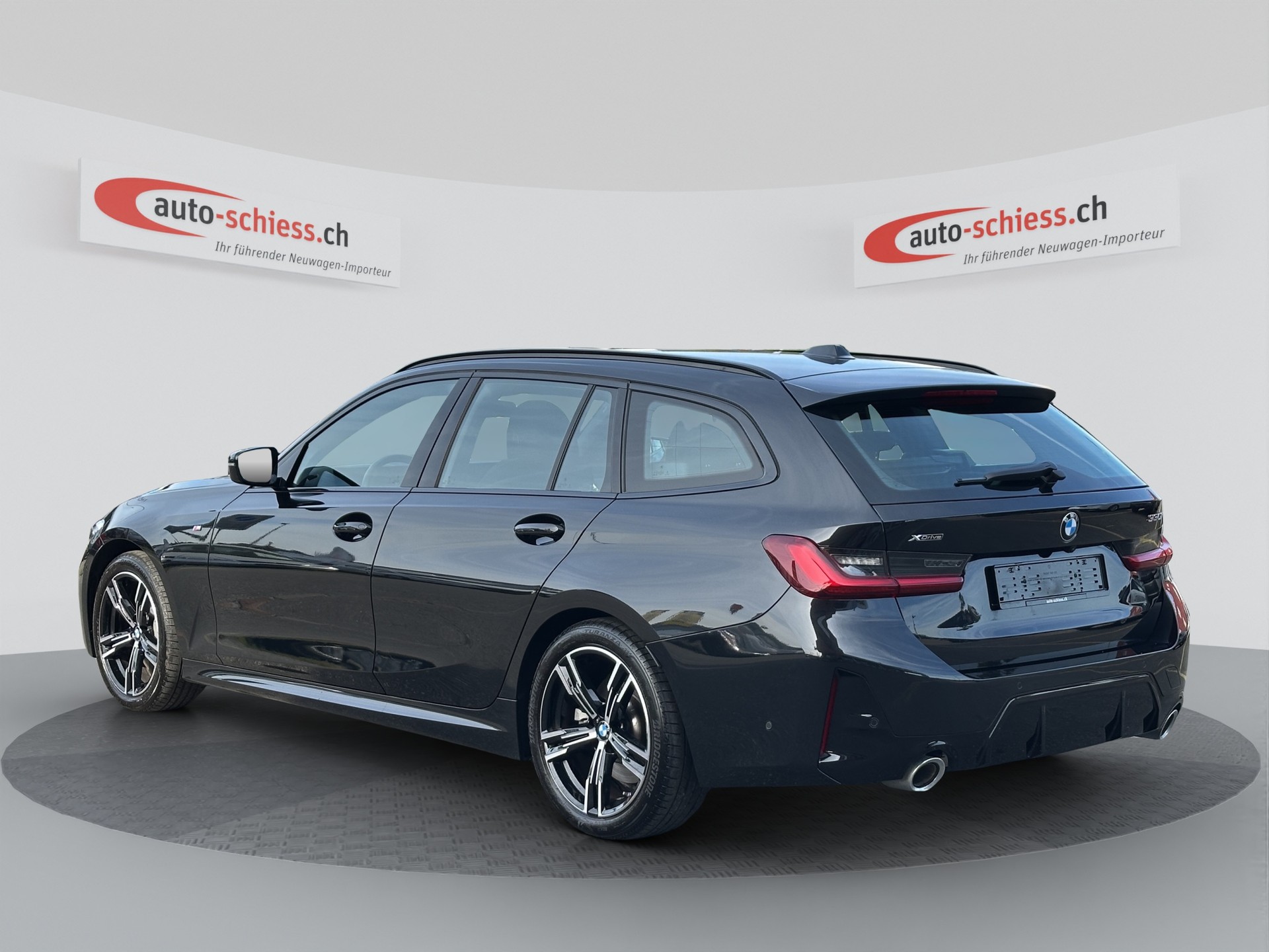 BMW 330i Touring xDrive M Sport Steptronic-image-2