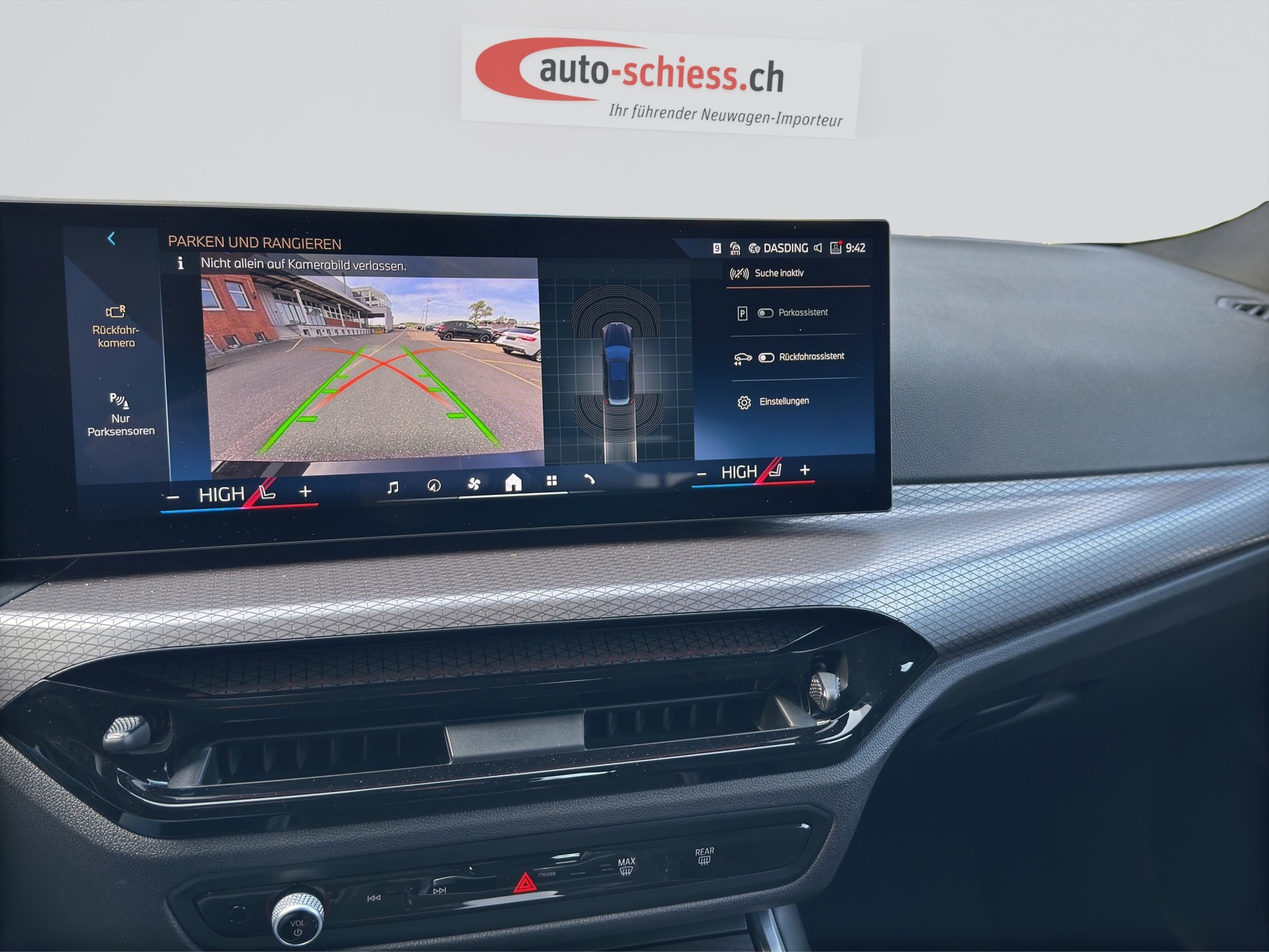 BMW 330i Touring xDrive M Sport Steptronic-image-12