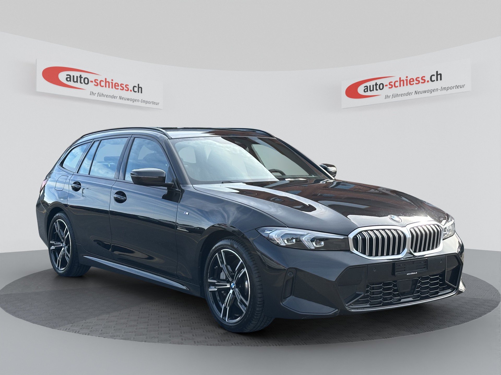 BMW 330i Touring xDrive M Sport Steptronic-image-0